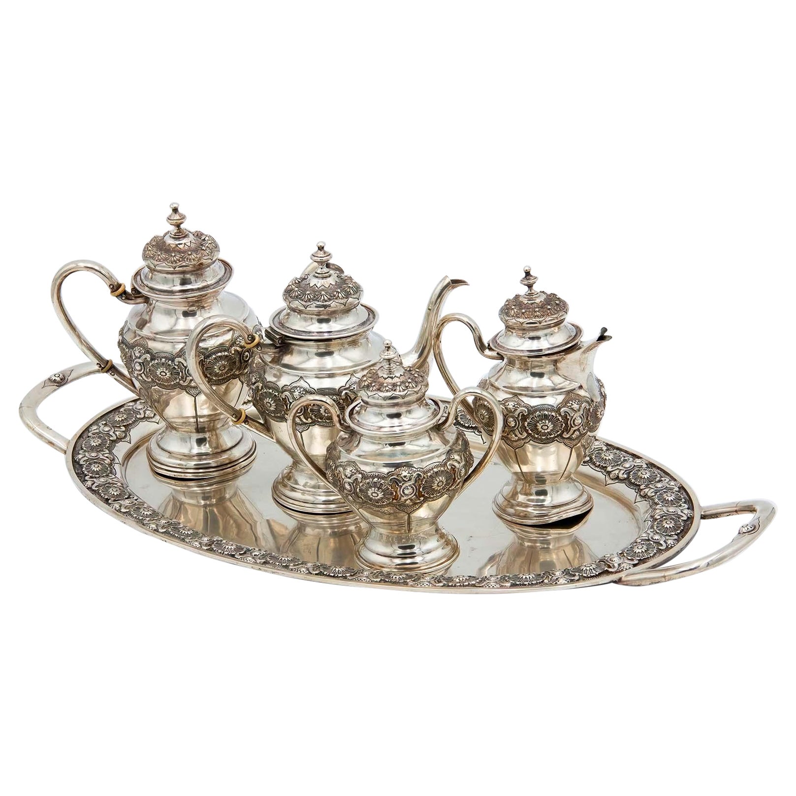 Tea service in embossed silver with floral motifs