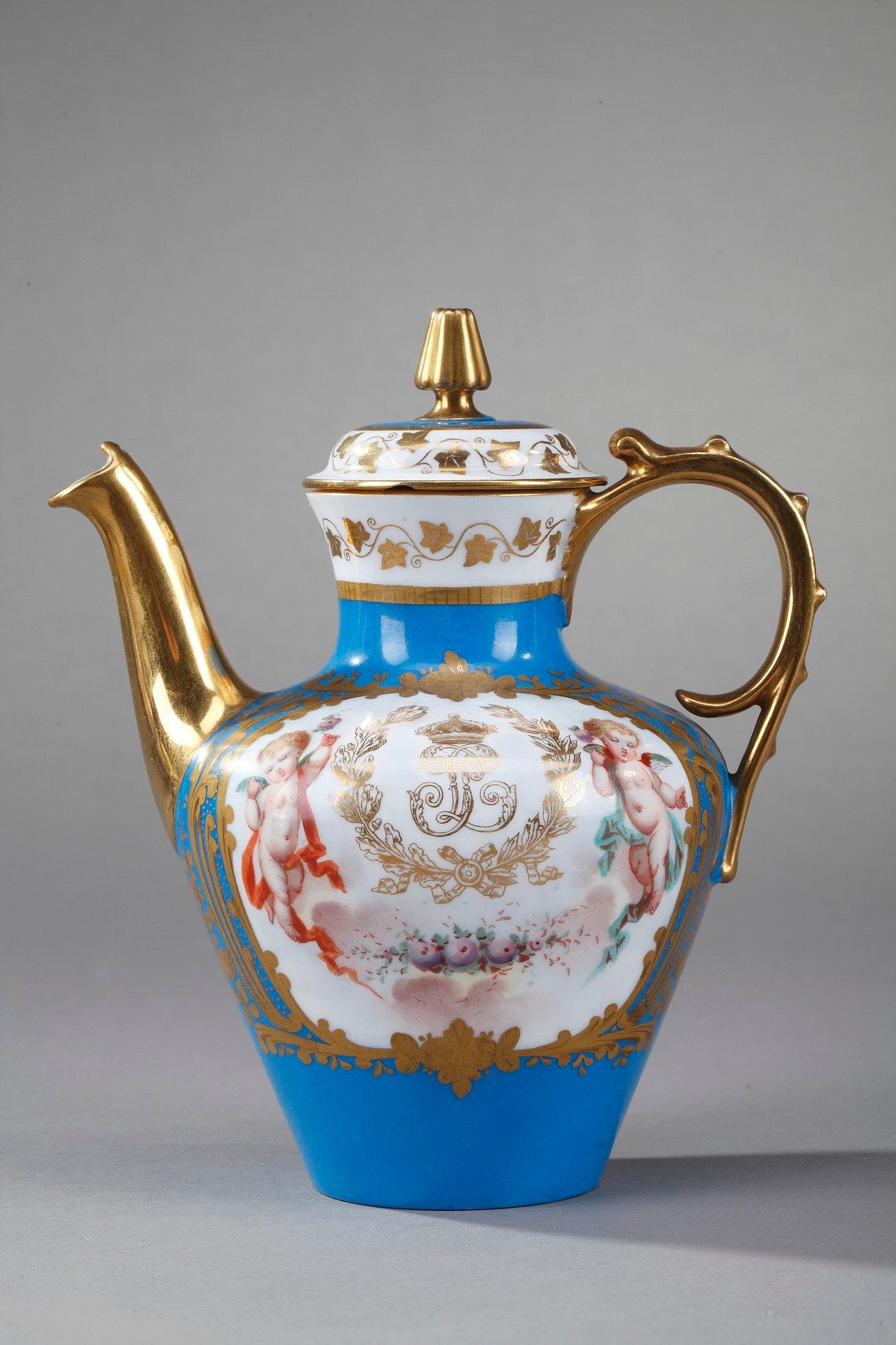 Tea Service with Sevres and Château des Tuileries Marks In Good Condition For Sale In Paris, FR