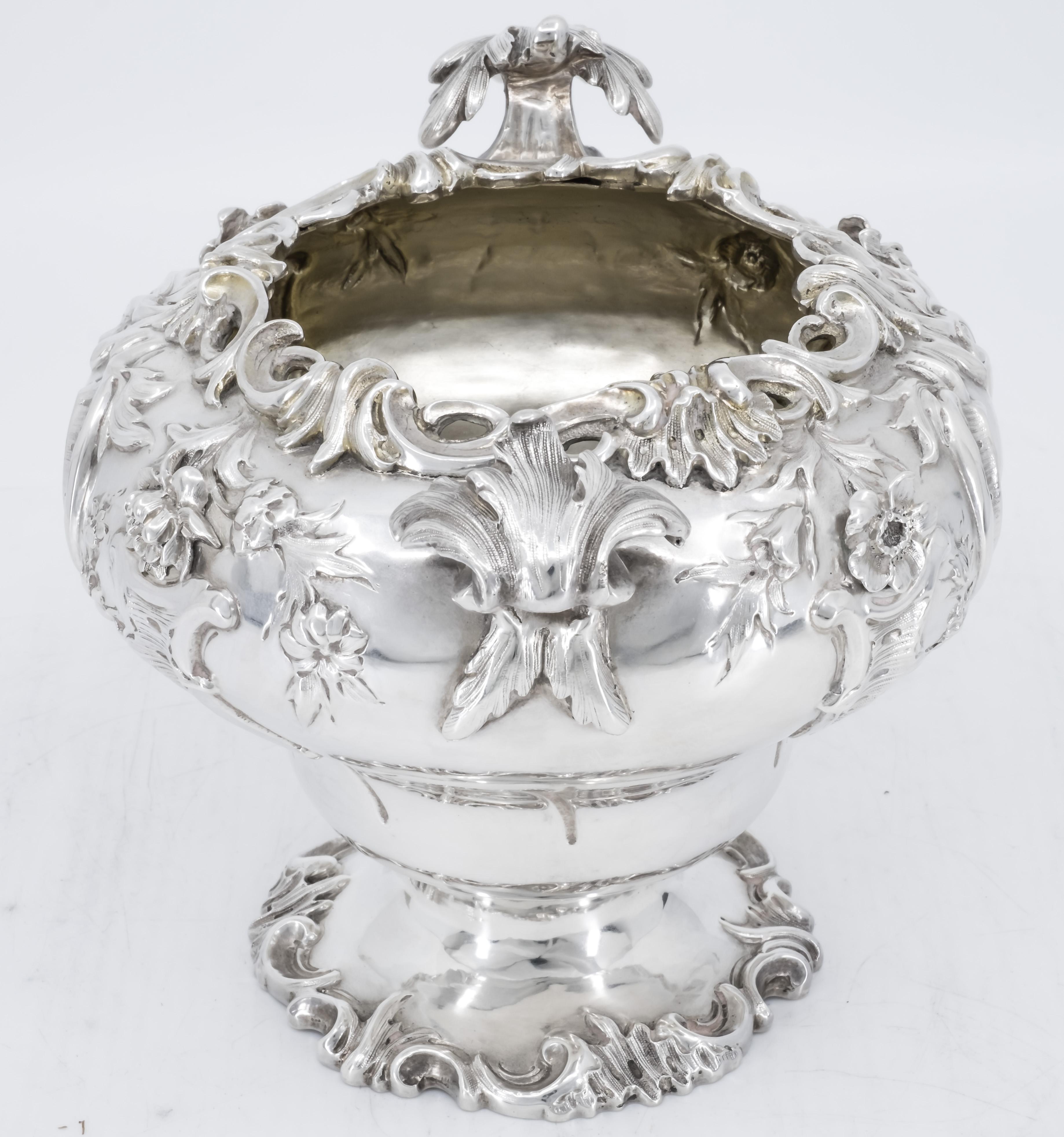 Tea Services in Rococo Style, London Sterling Sliver 925, Early 19th Century For Sale 3