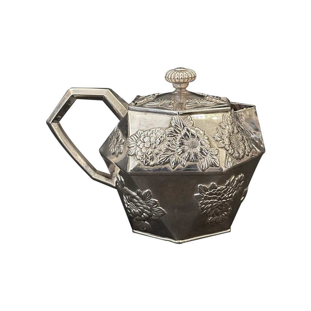Mouvement esthétique Service à thé, 3 pièces en métal argenté, 19ème siècle Japonais en vente