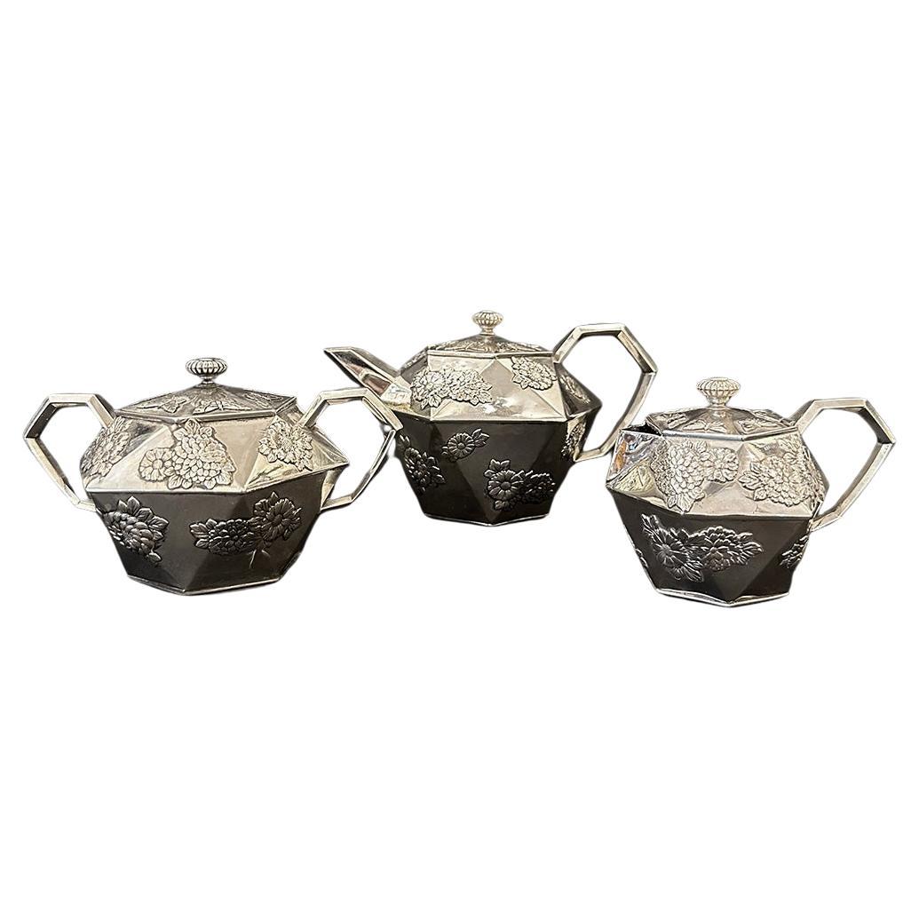 Service à thé, 3 pièces en métal argenté, 19ème siècle Japonais en vente