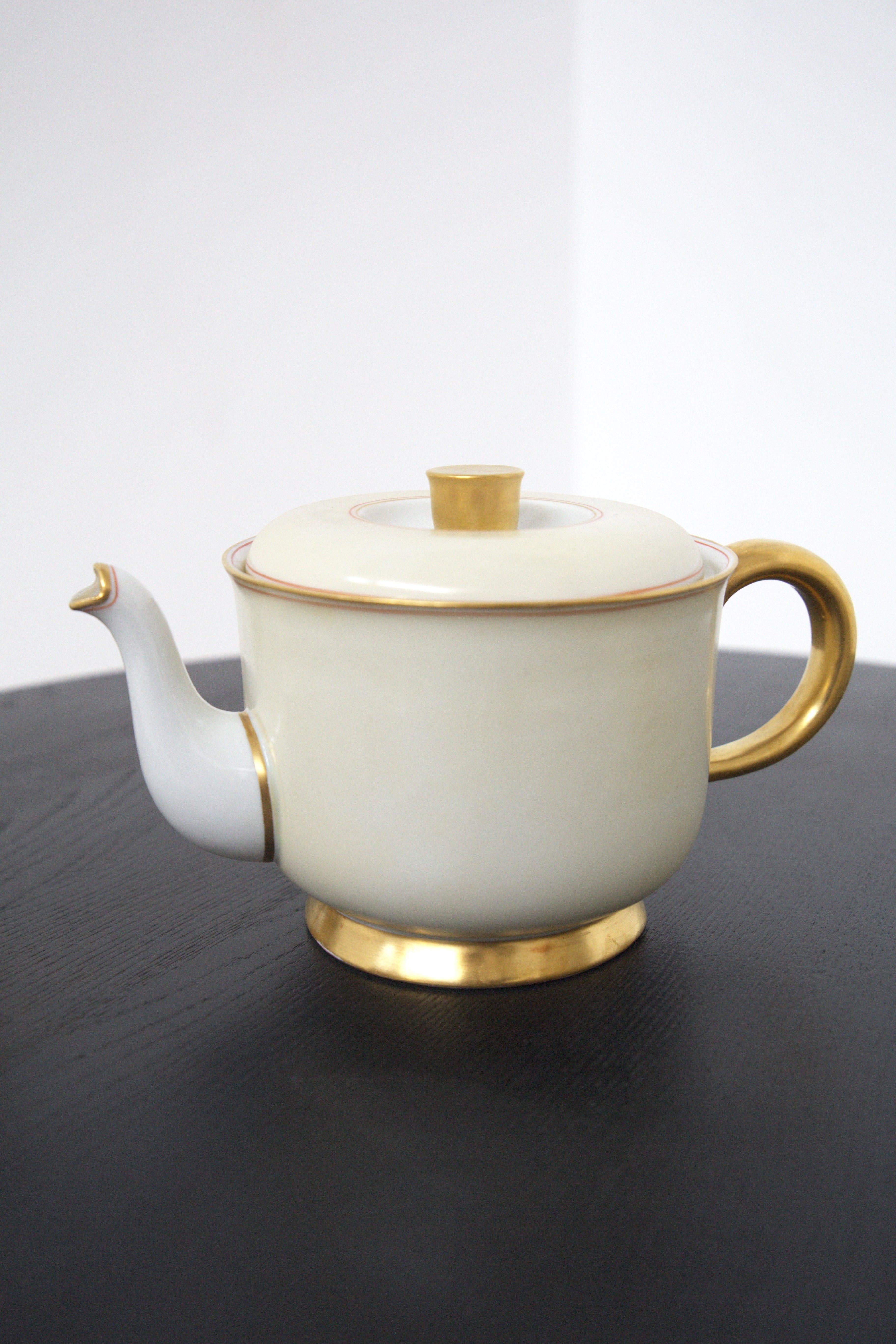 Mid-20th Century Tea Set in Ceramic and Pure Gold by Gio Ponti for Richard Ginori