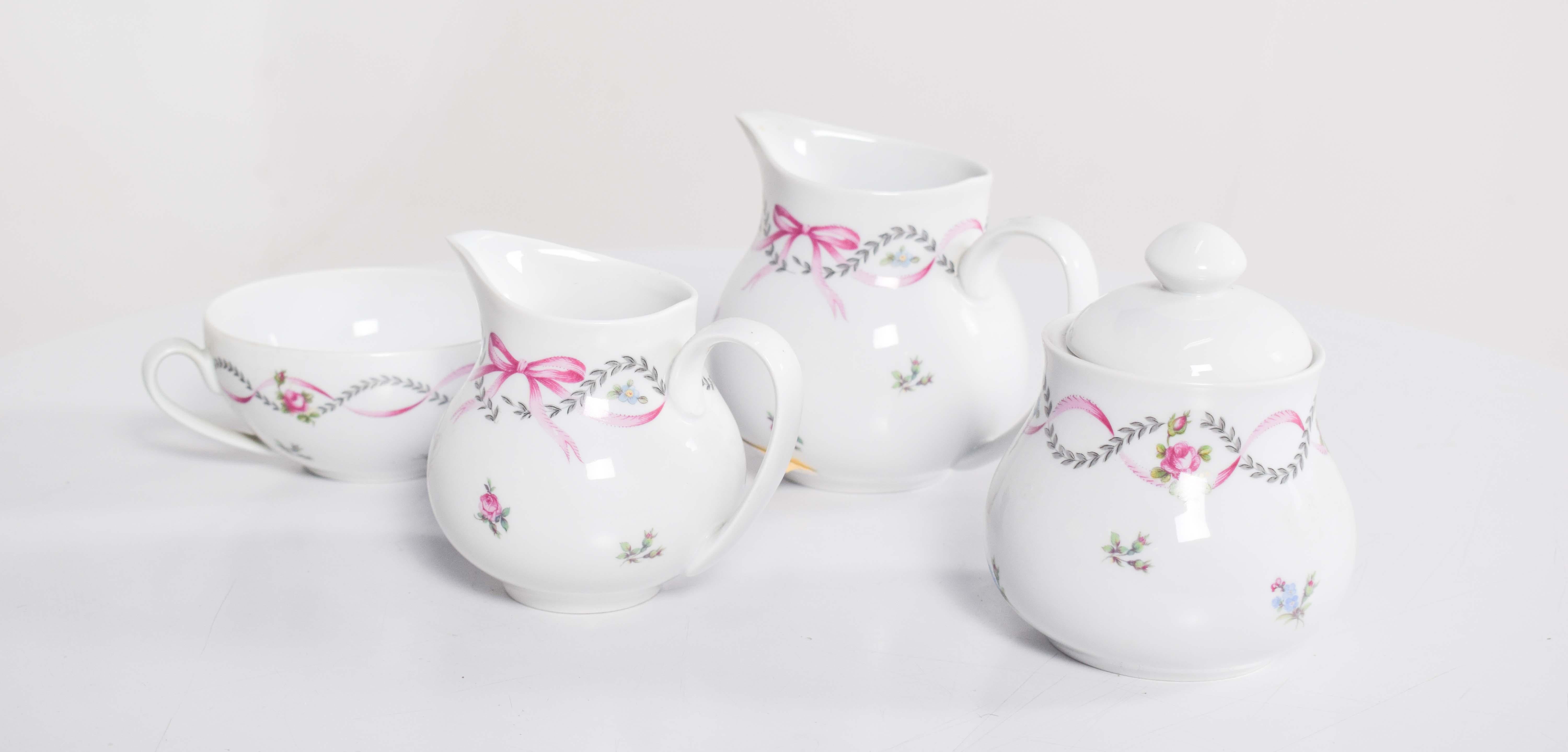 Mid-Century moderno Set da tè in porcellana di Limoges, Francia in vendita
