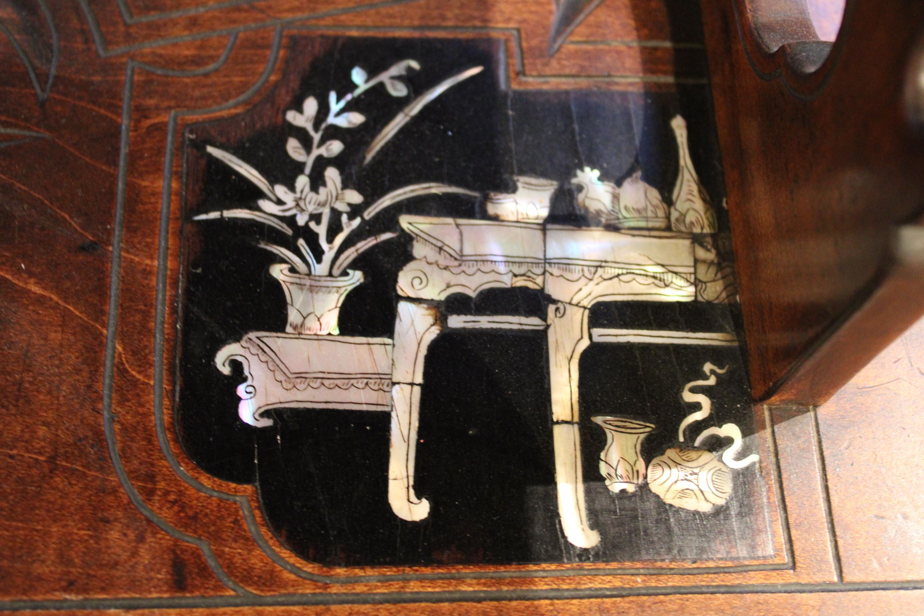 Bois Table à thé de Gabriel Viardot, France, XIXe siècle en vente