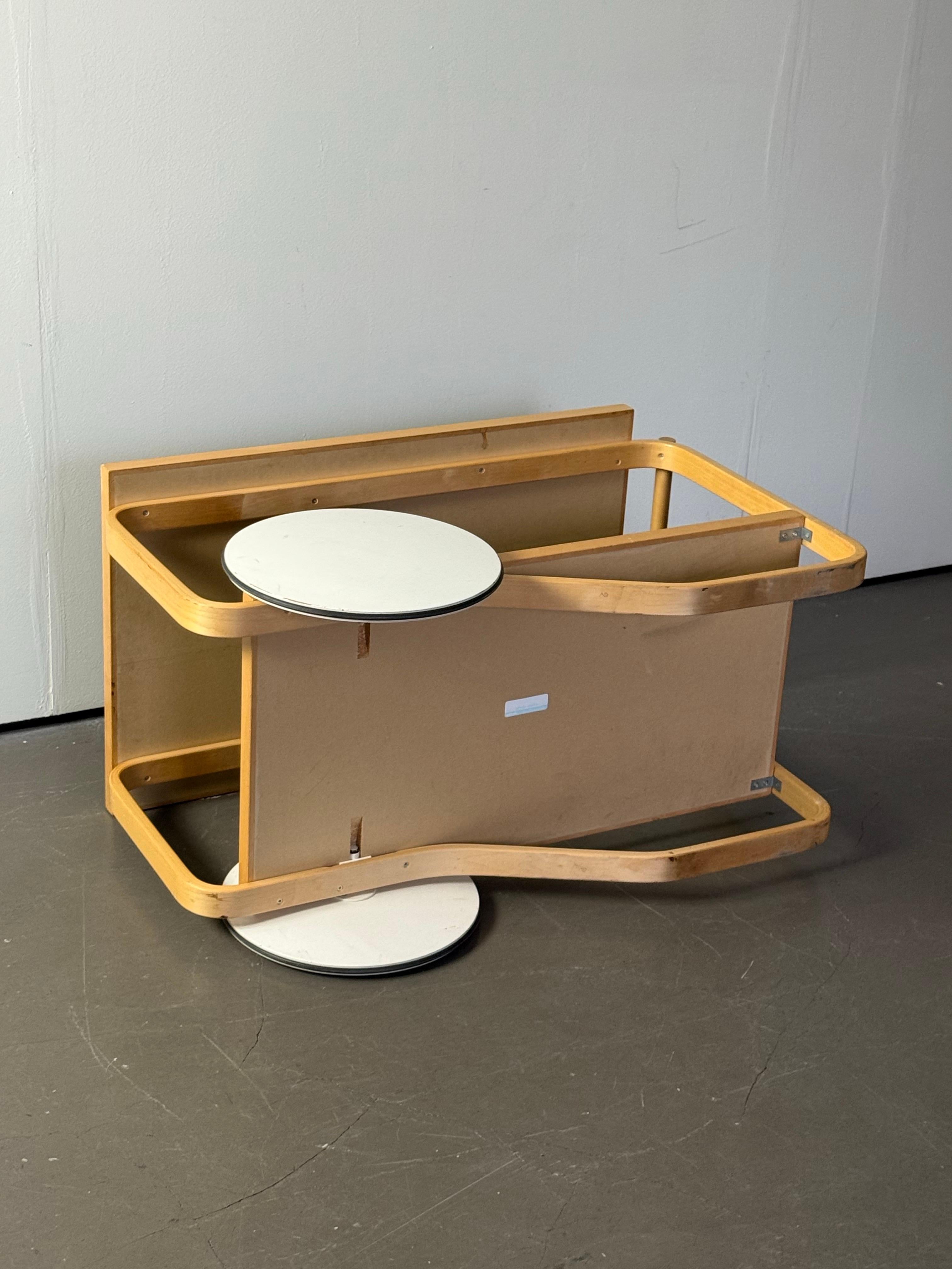 Tea trolley 901, Alvar Aalto for Artek For Sale 4