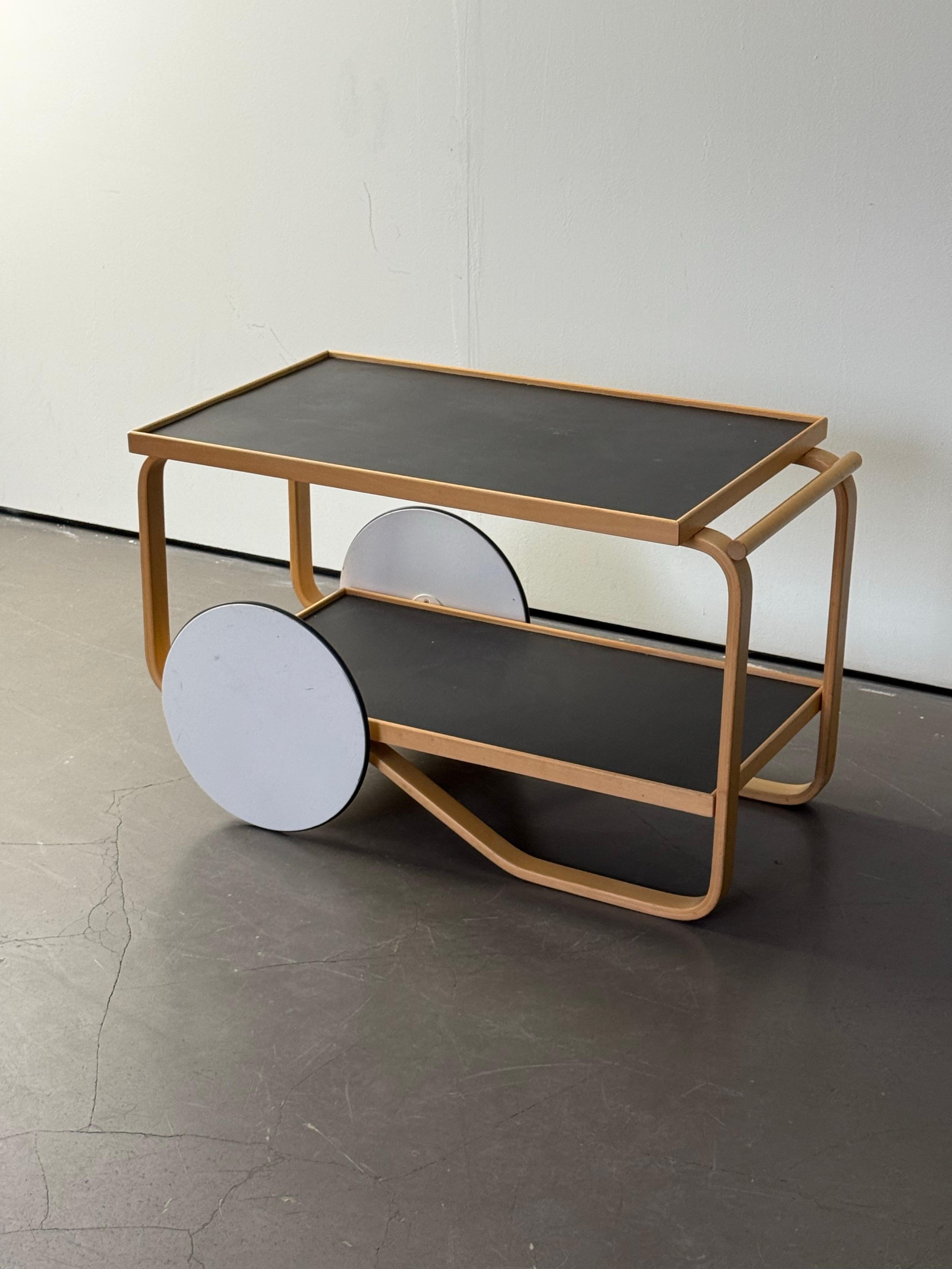 Tea trolley 901, Alvar Aalto for Artek For Sale 1
