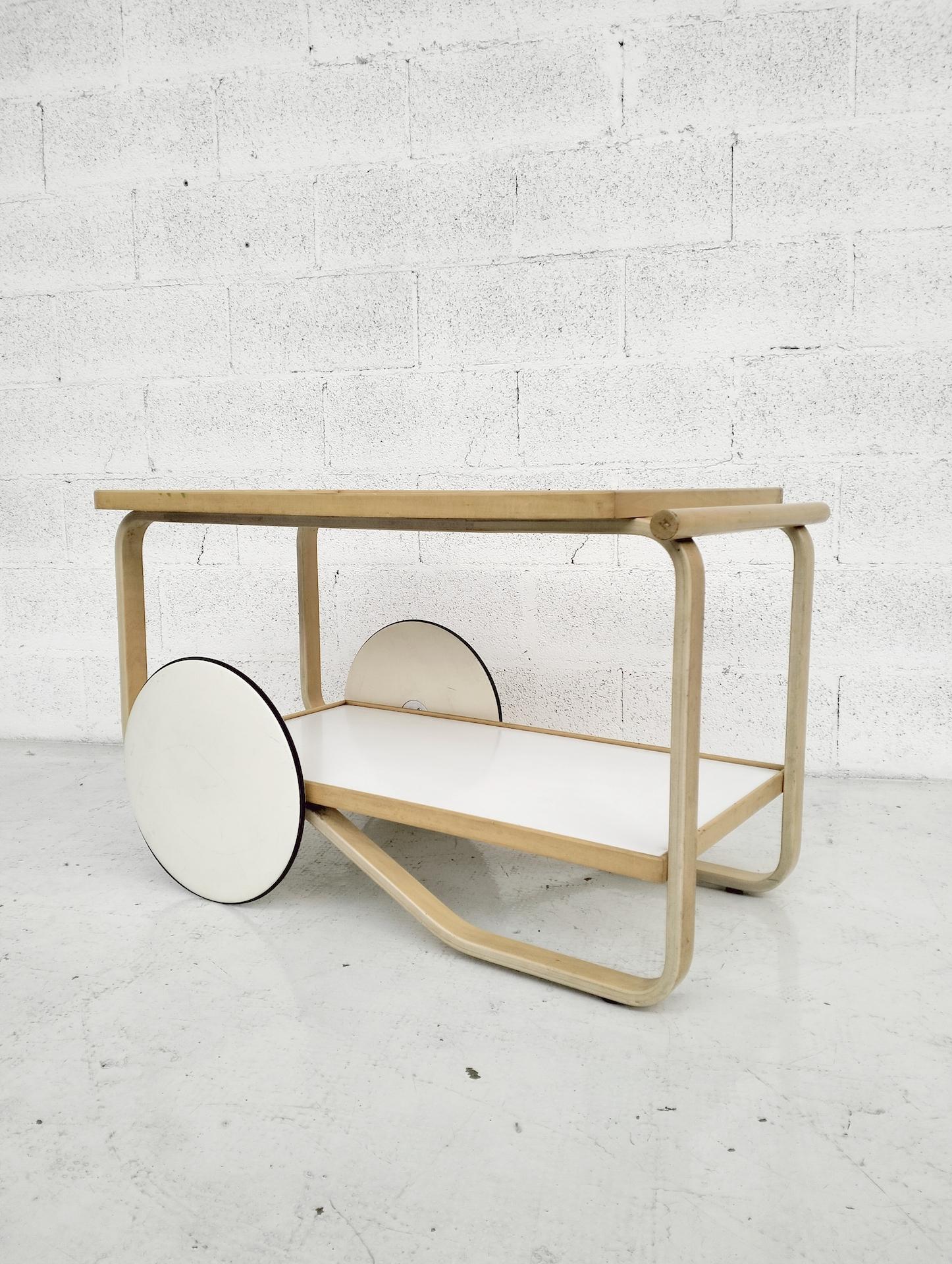 Tea Trolley 901 is a tea trolley inspired by British culture and Japanese woodwork. The light birch structure, guided by large wheels with black rubber ring, makes it agile and easy to move. Suitable for serving tea, coffee and drinks.

Hugo Alvar