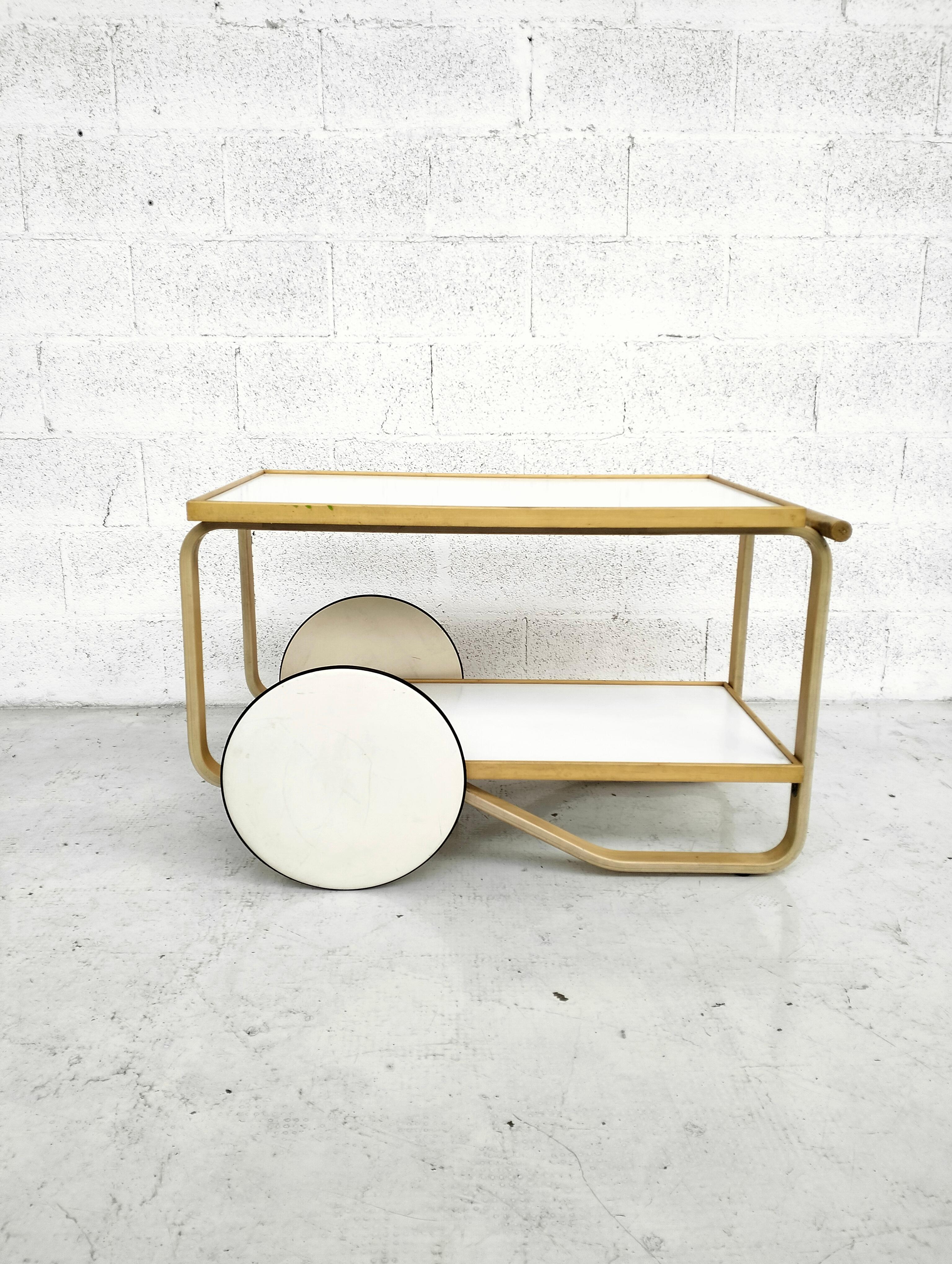 Tea trolley 901 model attributed to Alvar Aalto for Artek 60s In Good Condition In Padova, IT