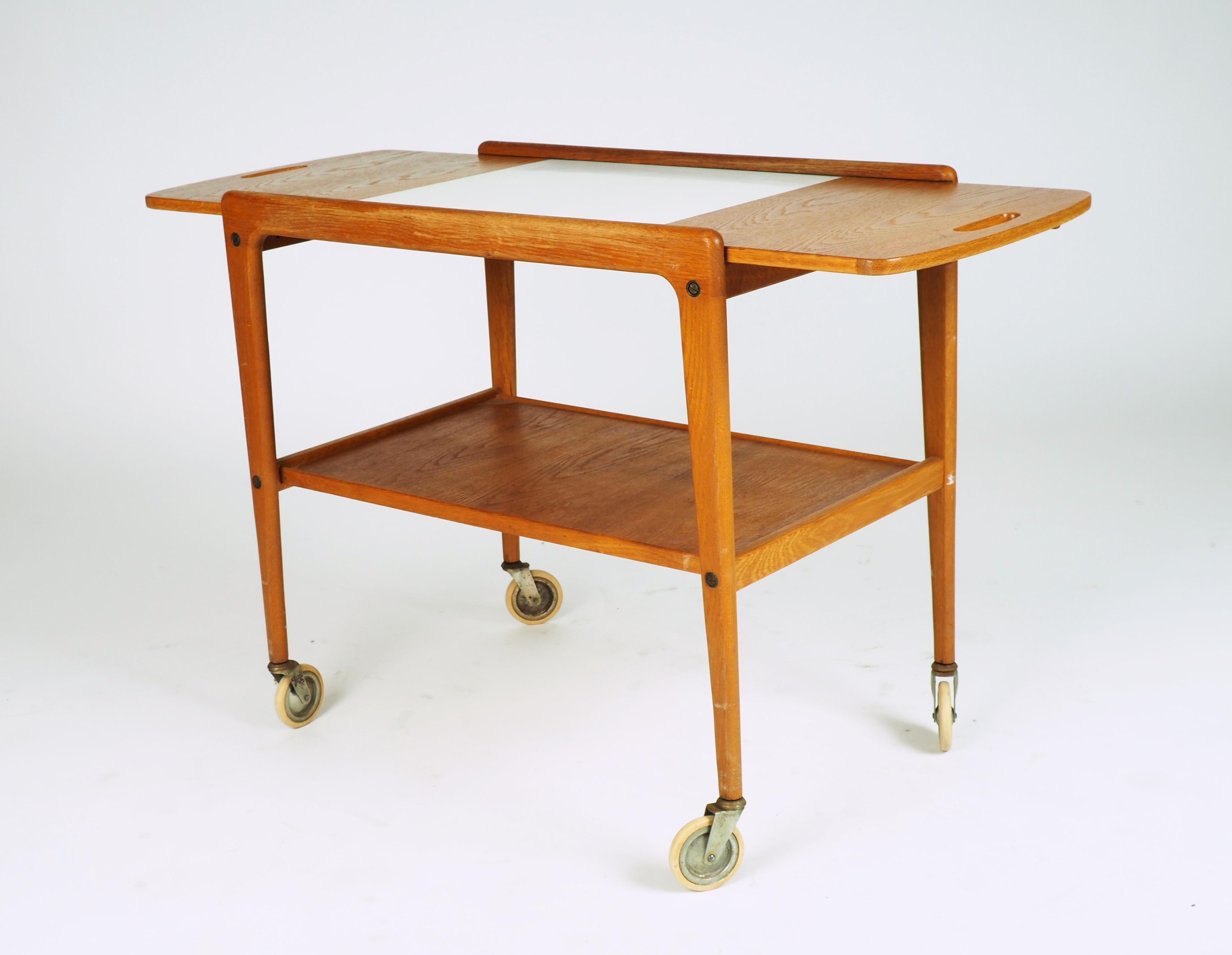 Tea Trolley by Yngve Ekström, Oak and Formica, Produced by Swedese In Good Condition In Goteborg, SE