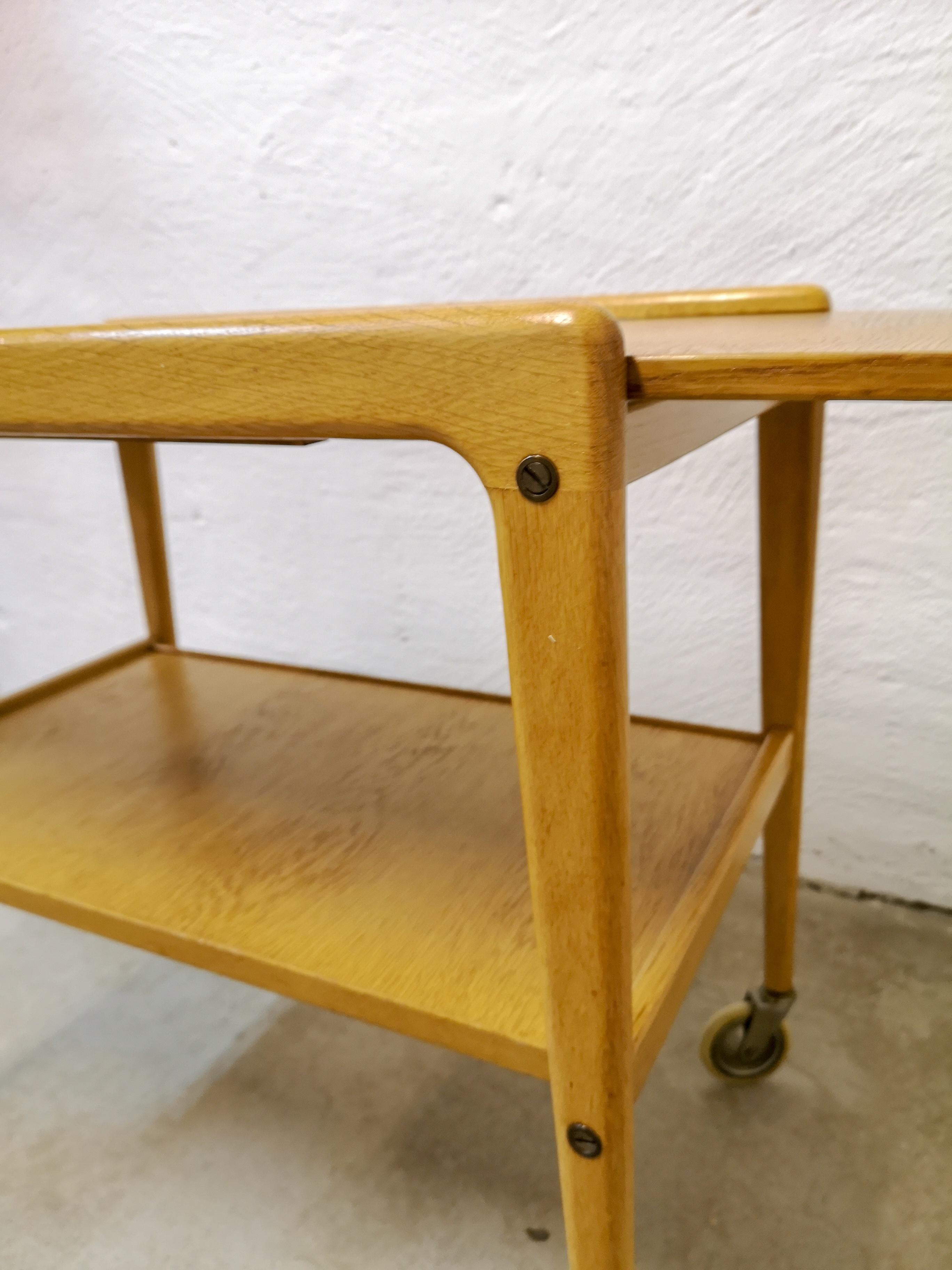 Tea Trolley by Yngve Ekström, Oak and Formica Swedese (Eichenholz)