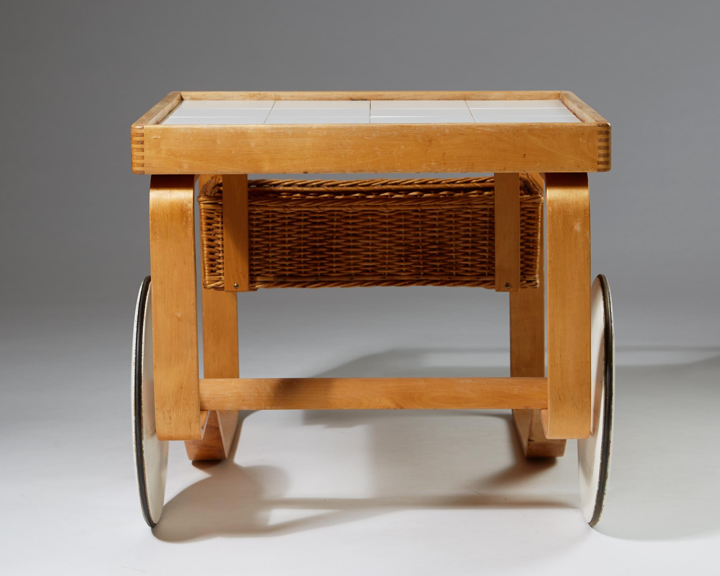 Teewagen Modell 901:: entworfen von Alvar Aalto für Artek:: Finnland:: 1935 (Keramik)