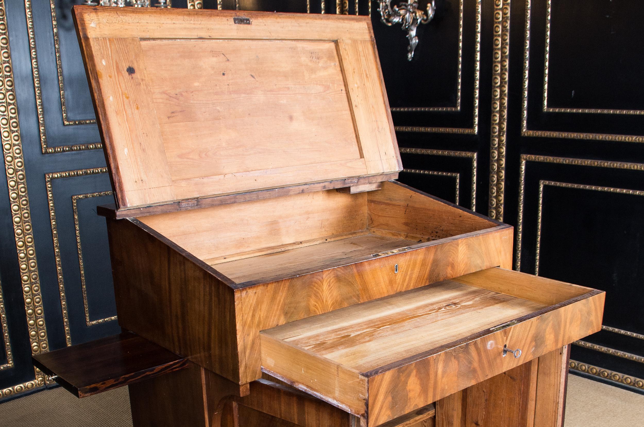 Teachers Writing Desk Biedermeier Pyramids Mahogany, circa 1825-1830 6