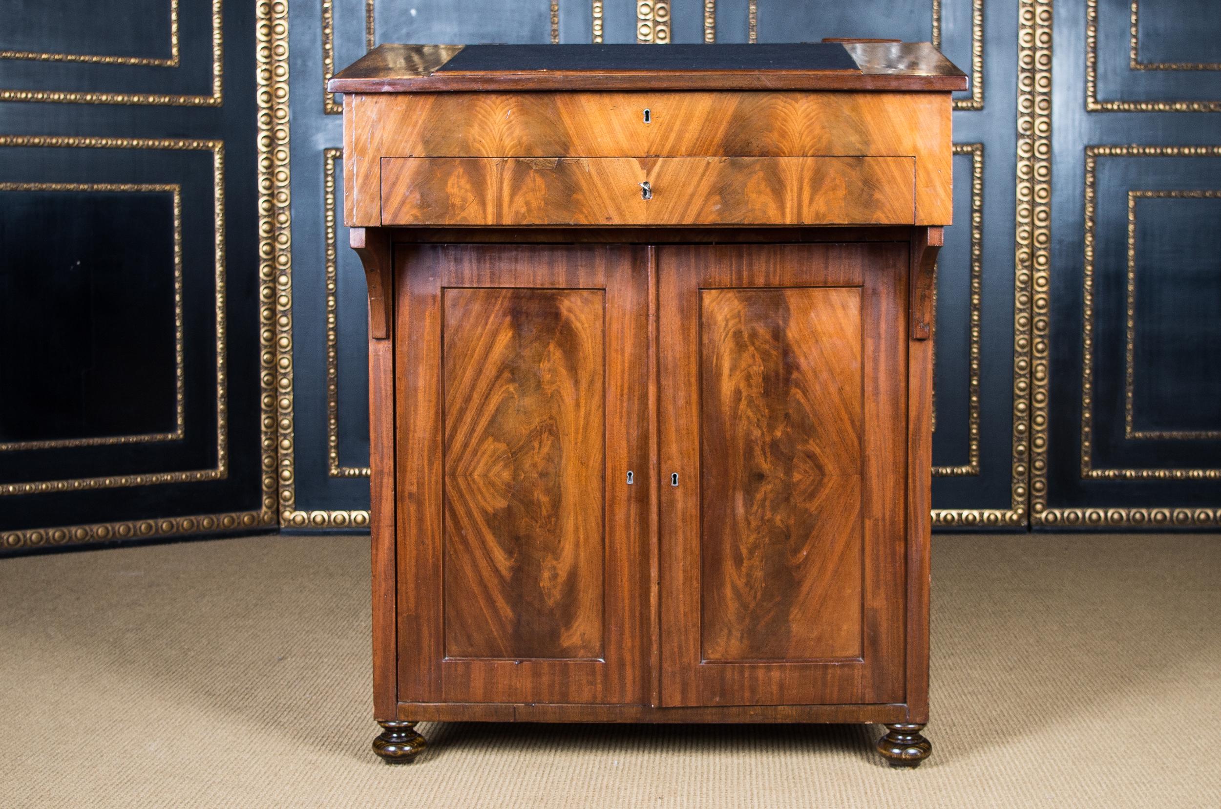 Teachers Writing Desk Biedermeier Pyramids Mahogany, circa 1825-1830 12