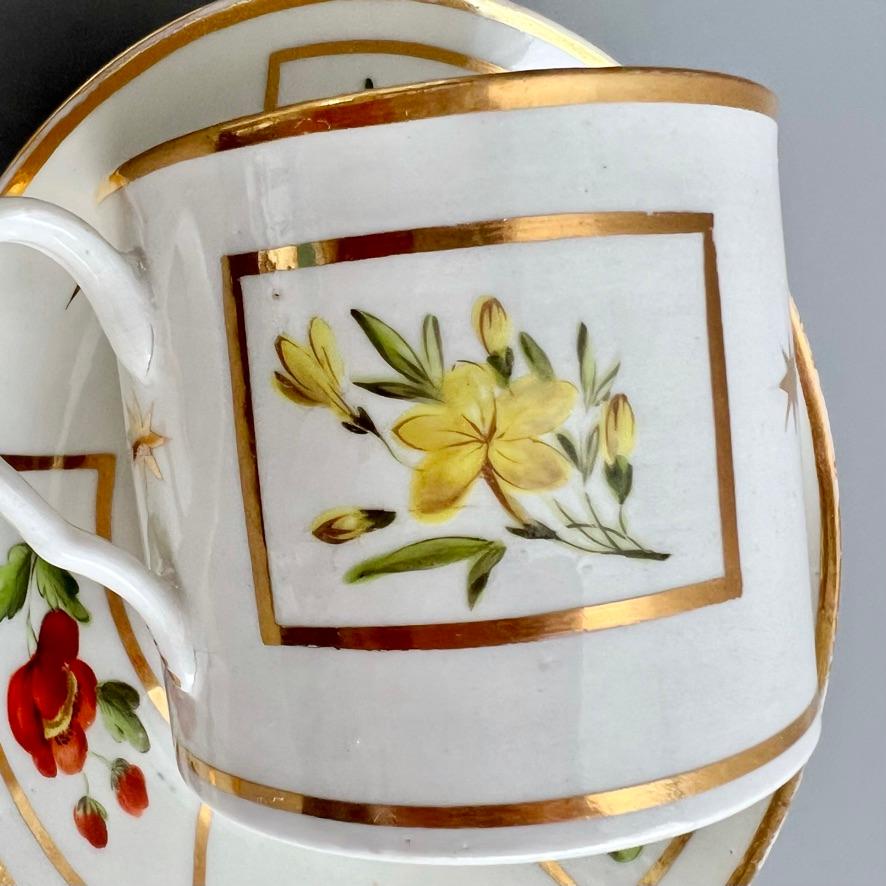 Teacup Trio Coalport John Rose, Flowers in Gilt Squares and Stars, ca 1800 For Sale 4