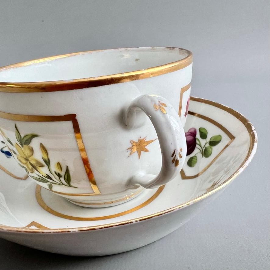 Teacup Trio Coalport John Rose, Flowers in Gilt Squares and Stars, ca 1800 For Sale 7