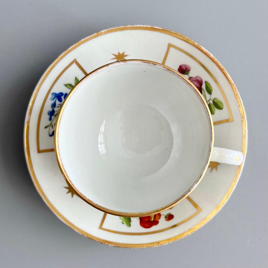 Teacup Trio Coalport John Rose, Flowers in Gilt Squares and Stars, ca 1800 For Sale 8