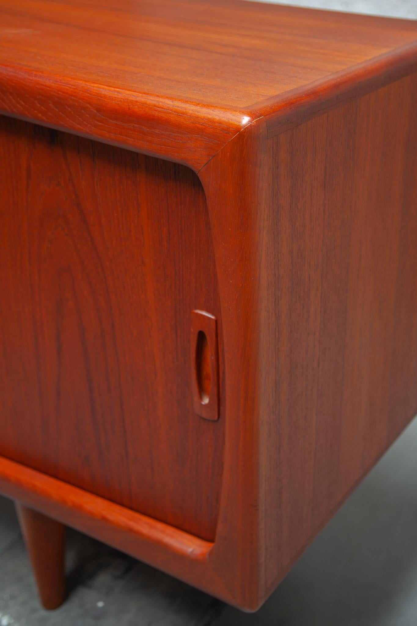 Teak 1950s Made in Denmark Dressoir, Sideboard Designed by HP Hansen 2
