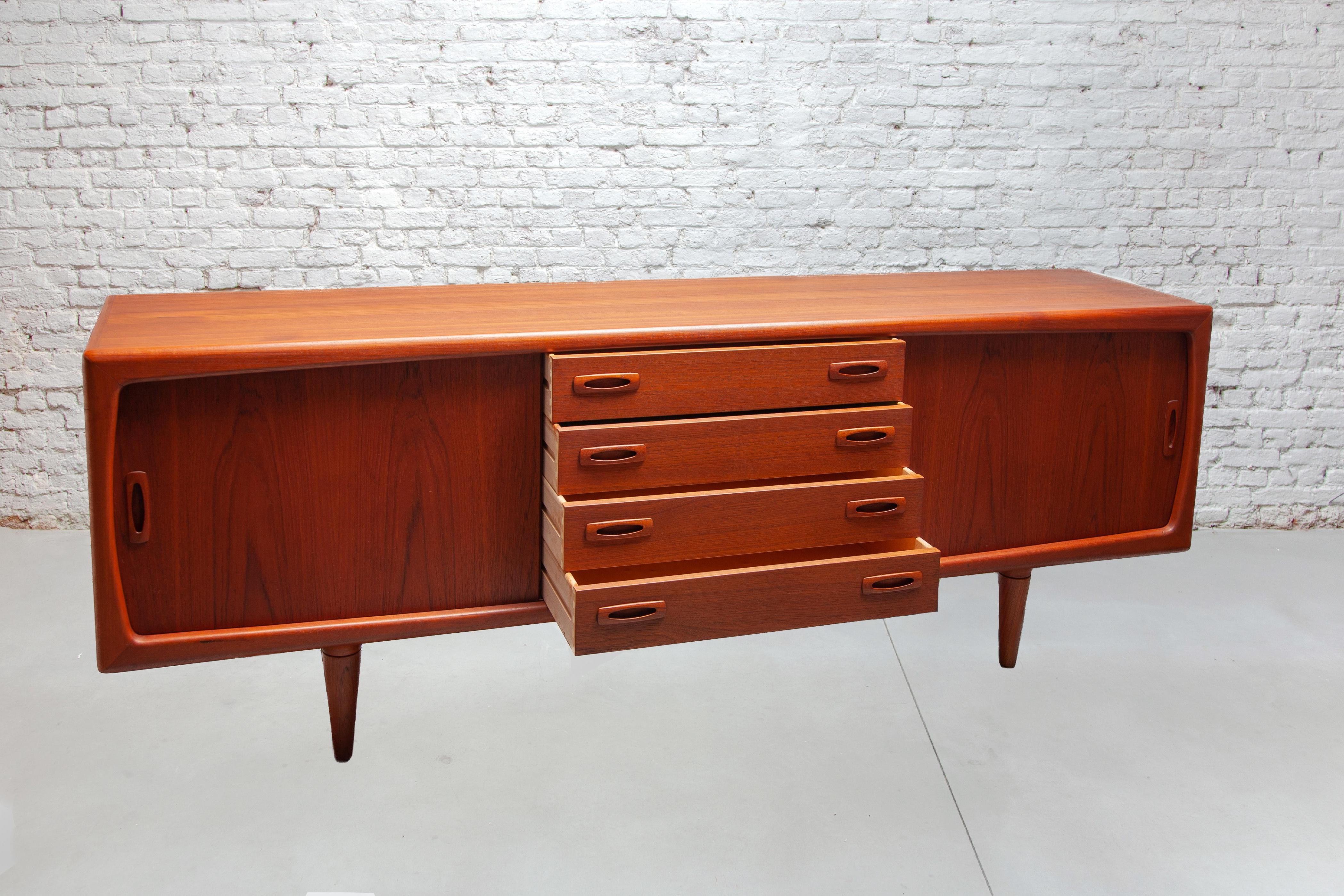 Kommode aus Teakholz, 1950er Jahre, hergestellt in Dänemark, Sideboard entworfen von HP Hansen im Zustand „Gut“ in Antwerp, BE