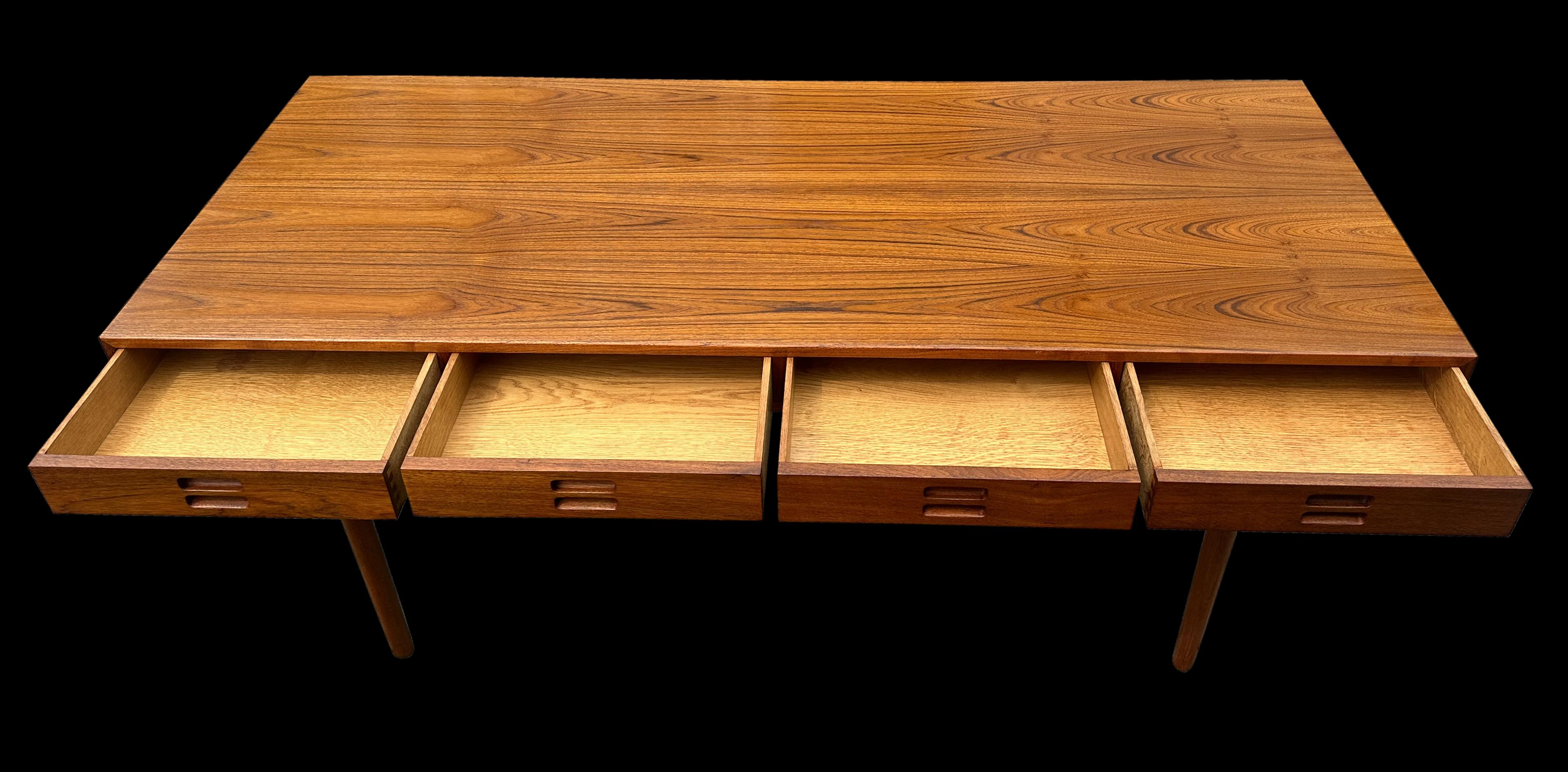 Teak 4 Drawer Desk/Writing Table by Nanna Ditzel for Soren Wiladsen In Excellent Condition For Sale In Little Burstead, Essex