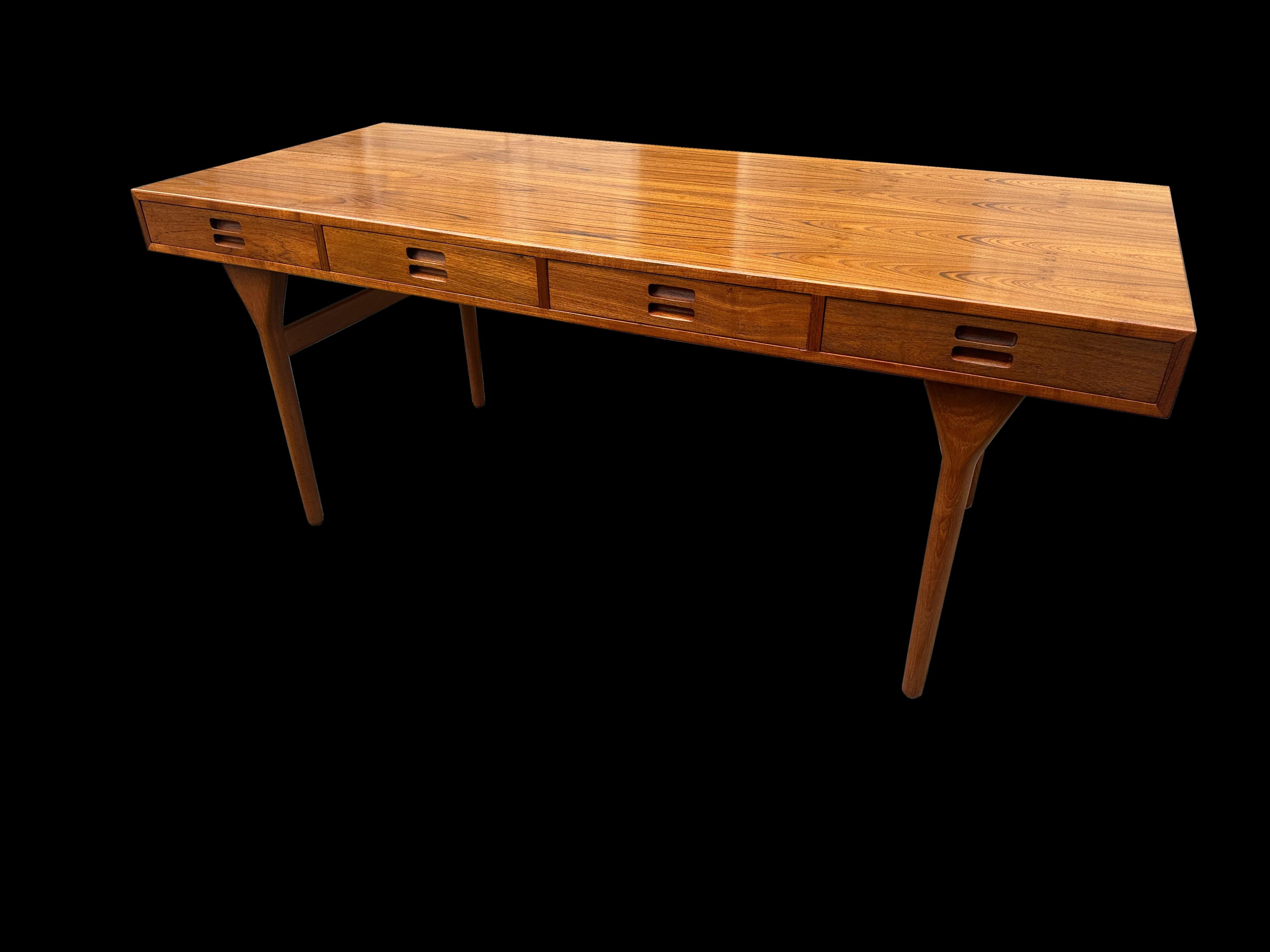 20ième siècle Table de bureau/table à écrire à 4 tiroirs en teck de Nanna Ditzel pour Soren Wiladsen en vente