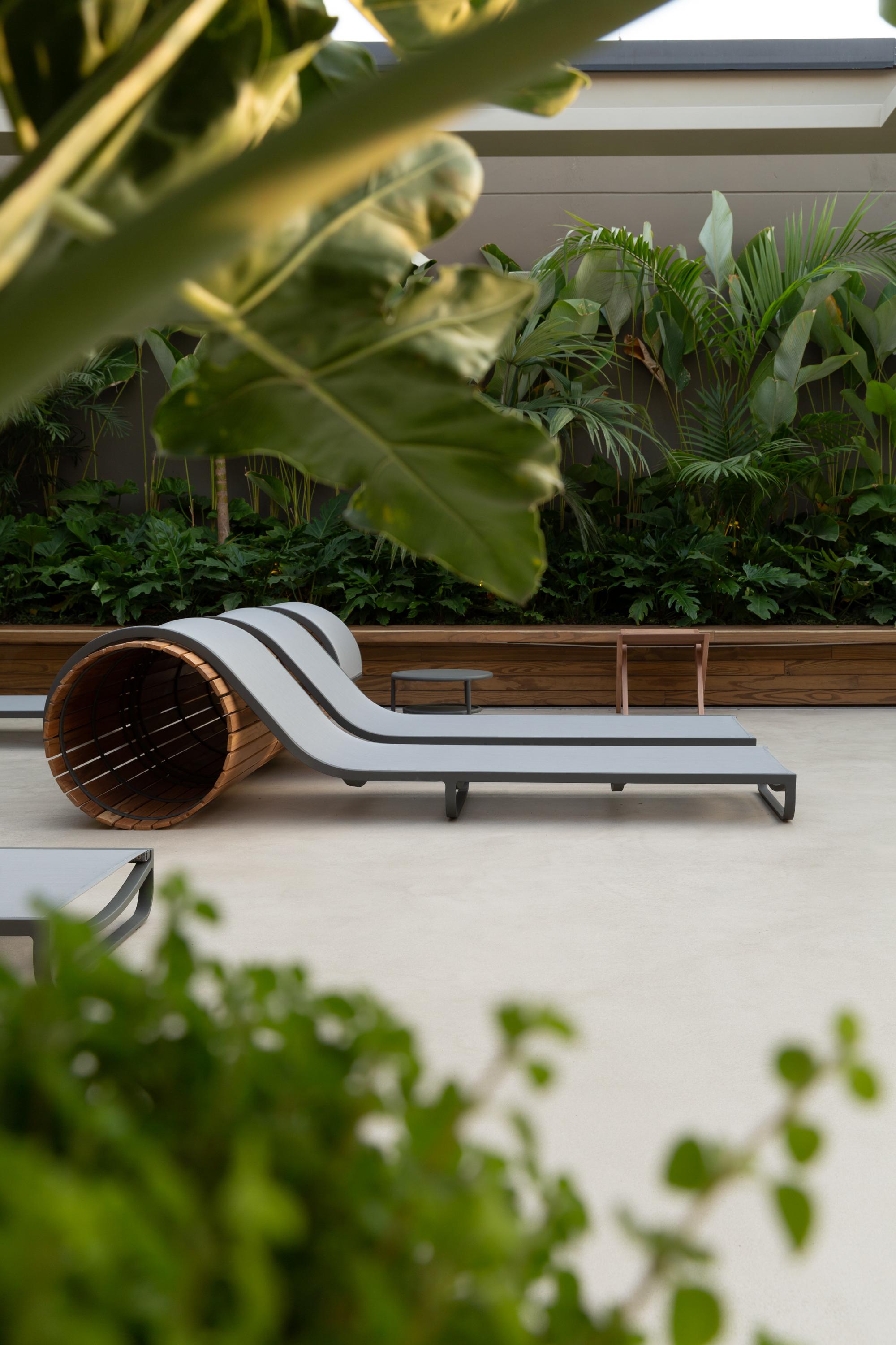 Teak & Aluminum Sculptural Outdoor Sun Lounger by Roberta Banqueri for +55design For Sale 1