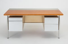 Bureau industriel en teck et aluminium de Welton Becket