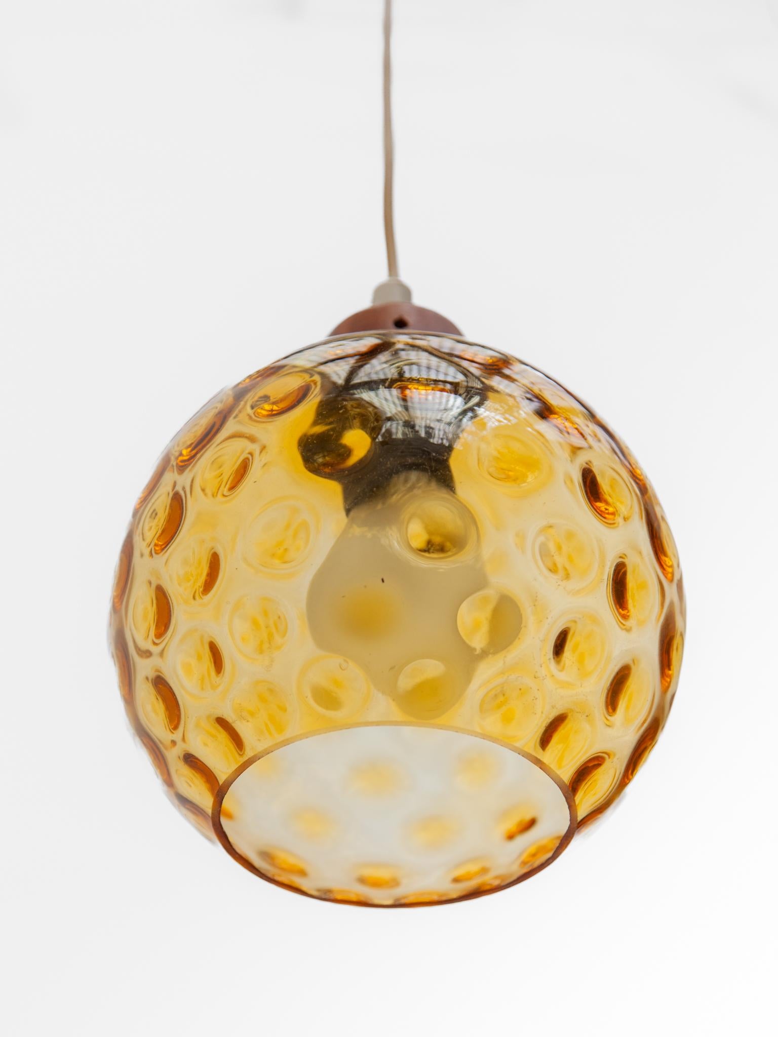 Mid-Century Modern  Lustre Cascade en teck et verre ambré Danemark années 1950 en vente