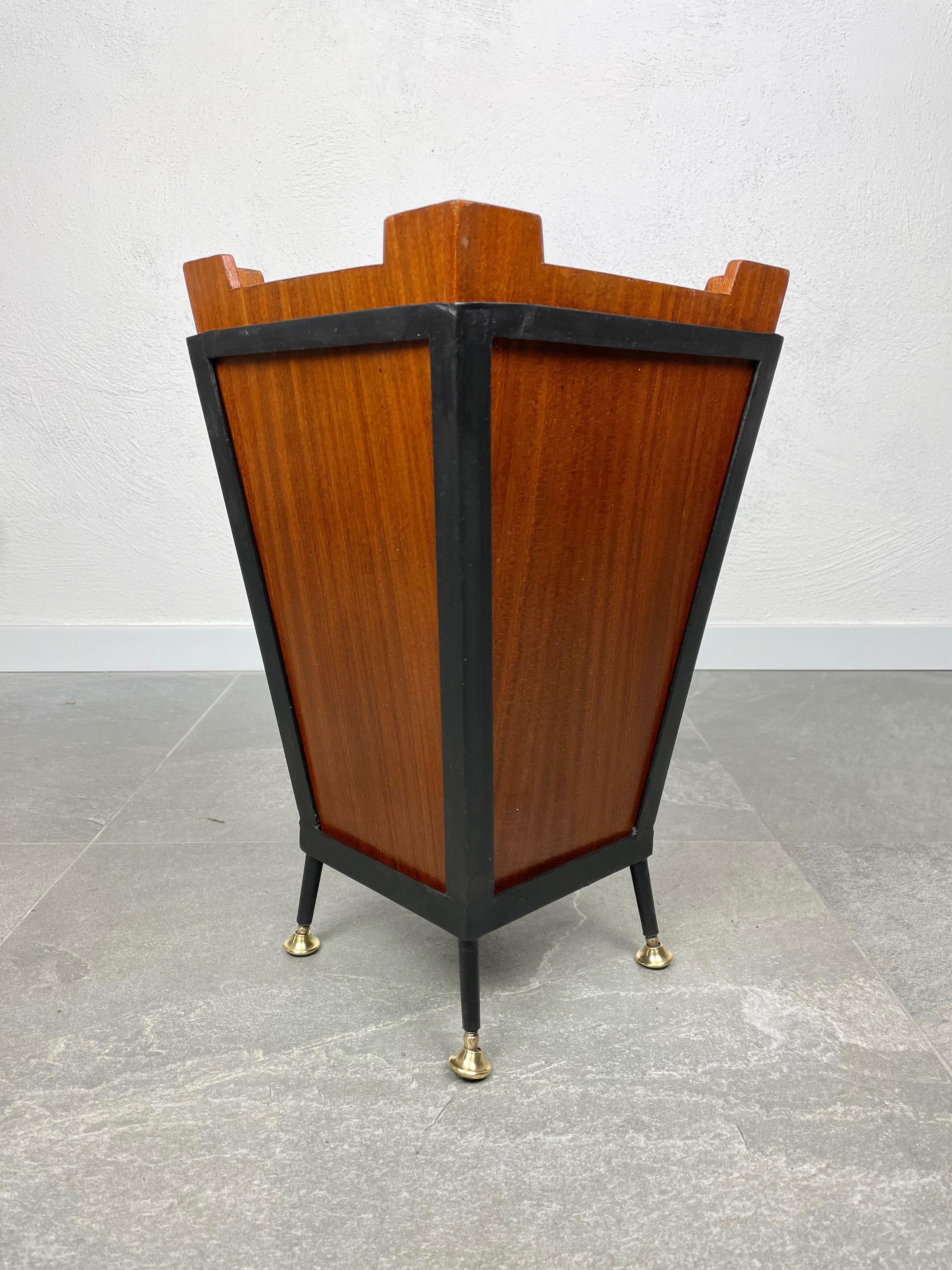 Cesta de teca y metal negro, Italia, años 60 en Bueno estado para la venta en Rome, IT