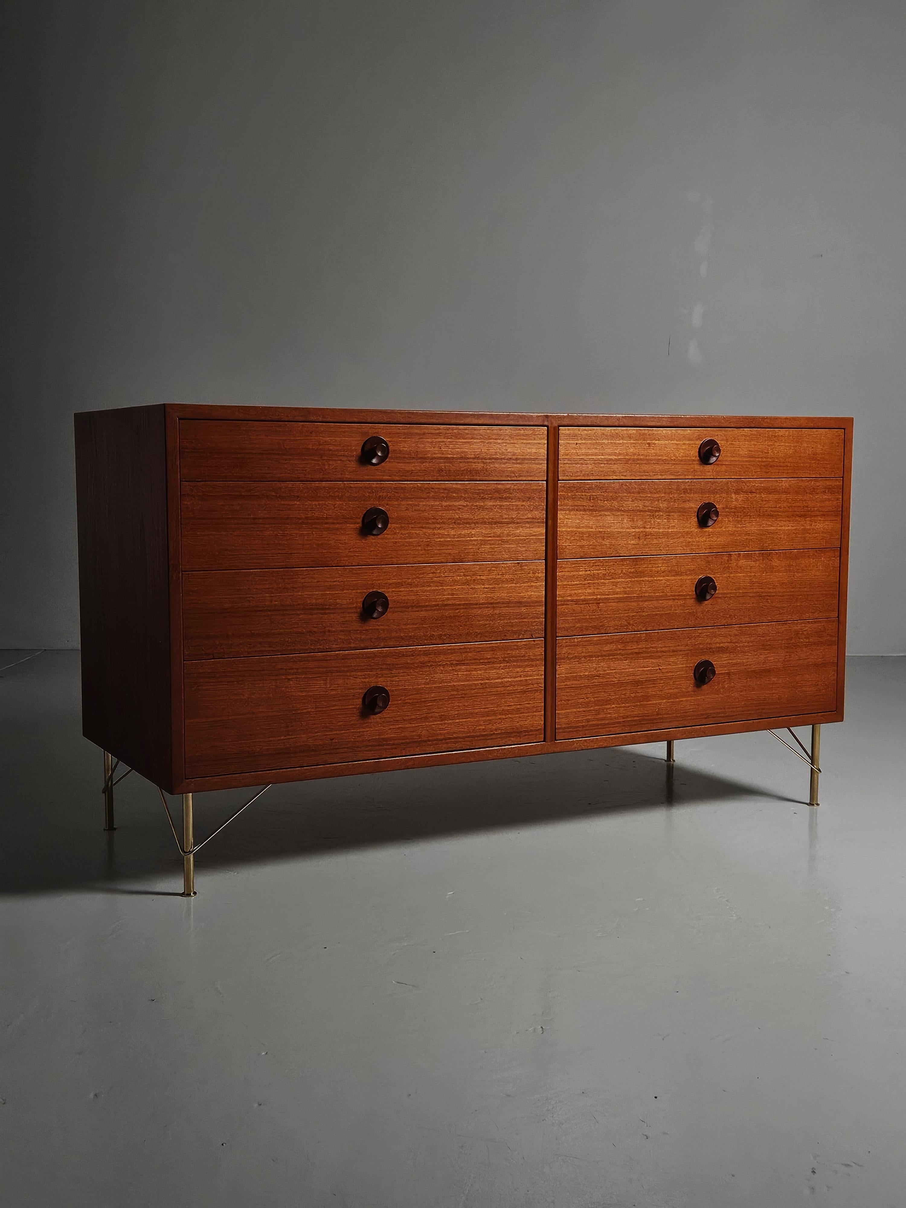Great Scandinavian modern  chest of drawers designed by Børge Mogensen and produced by Swedish firm Karl Andersson & Söner during the 1960s. 

Made in beautiful teak standing on slender brass legs. 

Top has uneven fading.