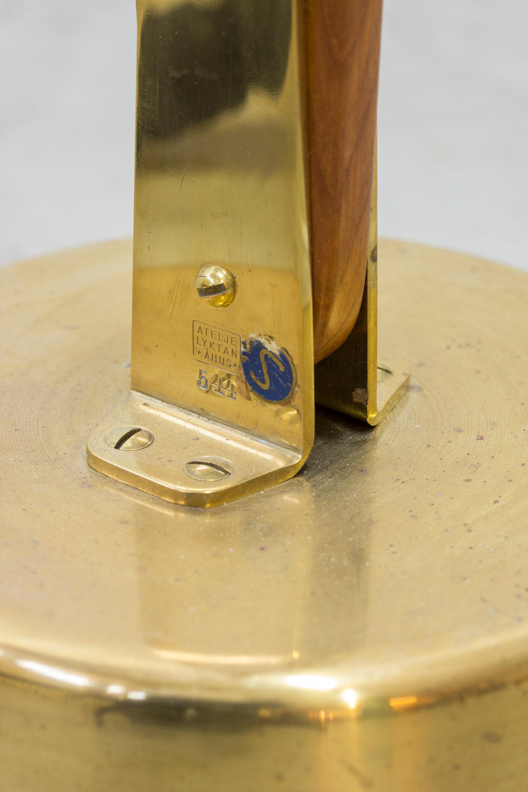 Teak and brass floor lamp model 544 by Hans Bergström, Ateljé Lyktan, Sweden 4