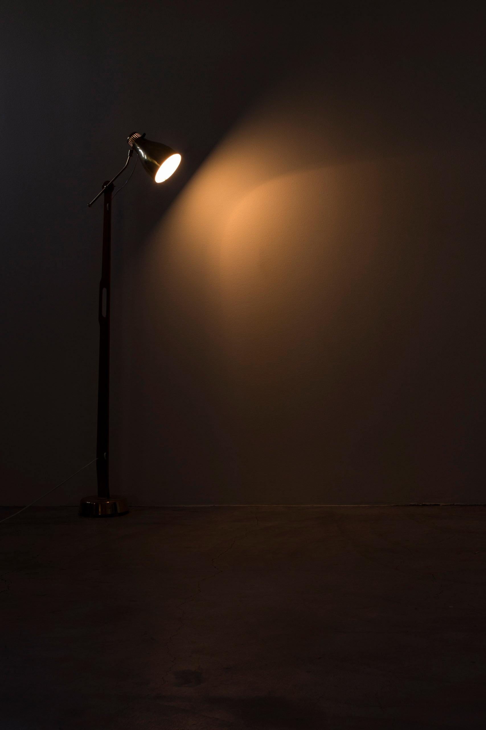 Teak and brass floor lamp model 544 by Hans Bergström, Ateljé Lyktan, Sweden 5