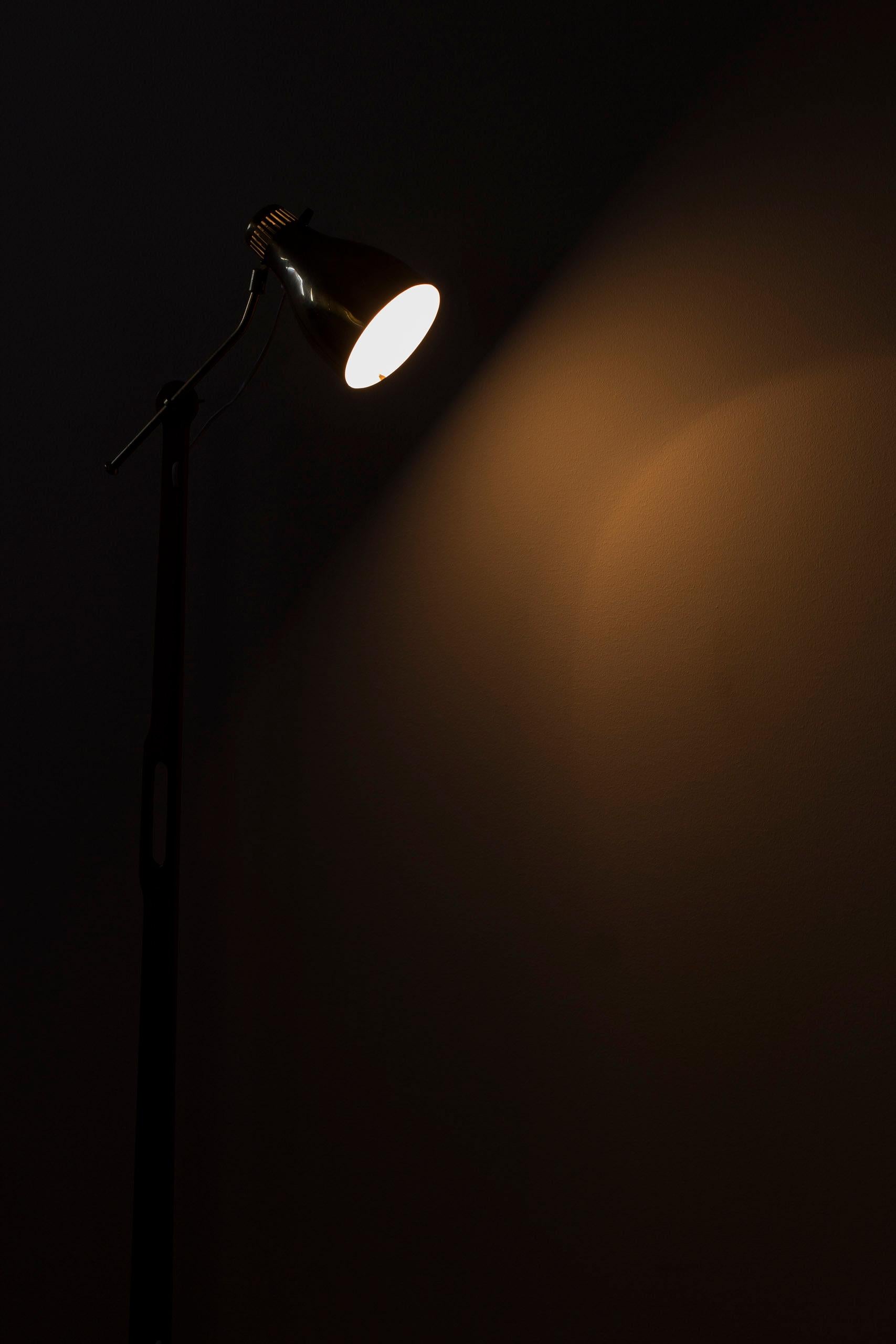 Teak and brass floor lamp model 544 by Hans Bergström, Ateljé Lyktan, Sweden 6