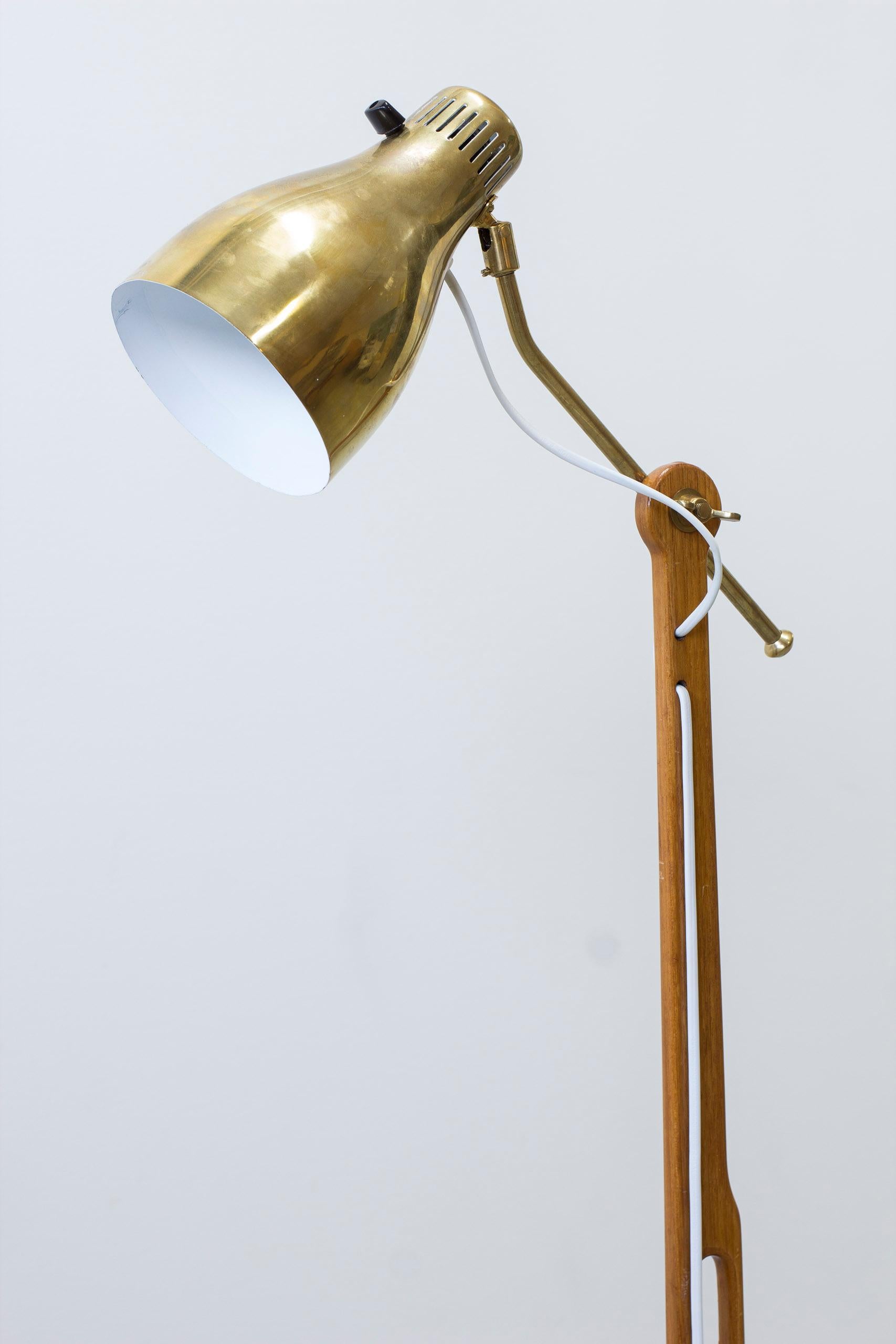 Swedish Teak and brass floor lamp model 544 by Hans Bergström, Ateljé Lyktan, Sweden