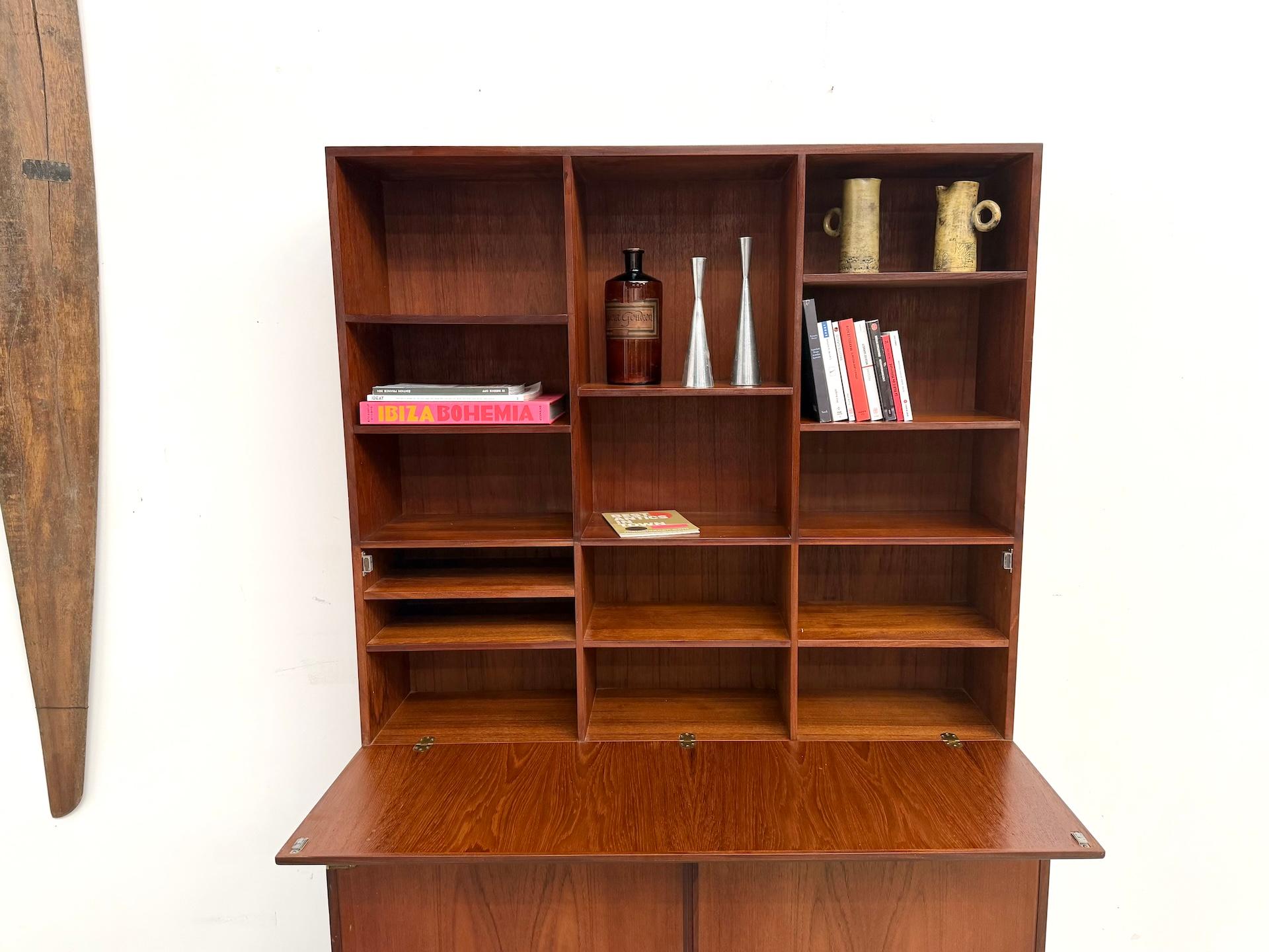 Buffet en teck et laiton avec bibliothèque, 1963, par Peter Løvig Nielsen en vente 6
