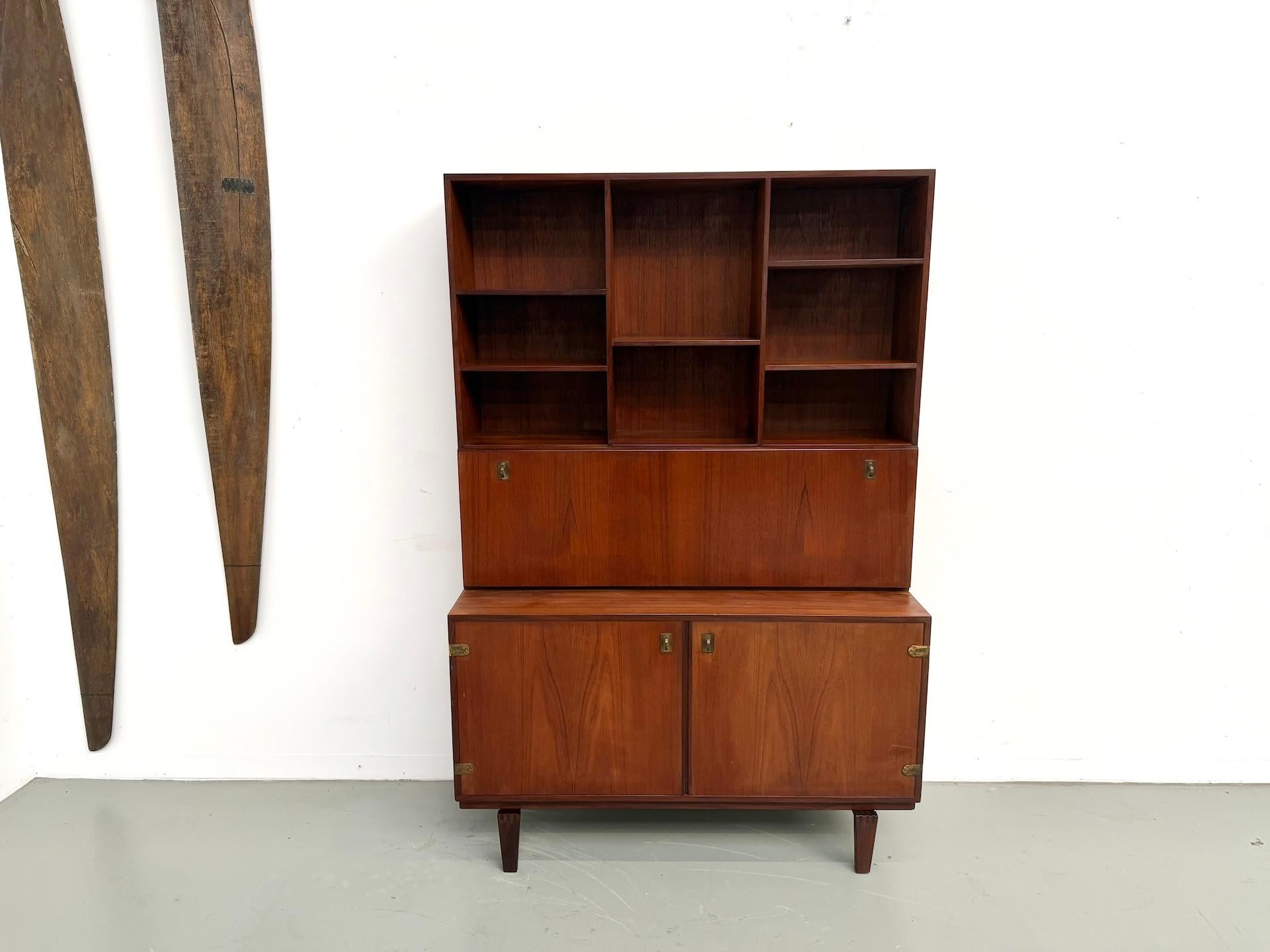 Danois Buffet en teck et laiton avec bibliothèque, 1963, par Peter Løvig Nielsen en vente