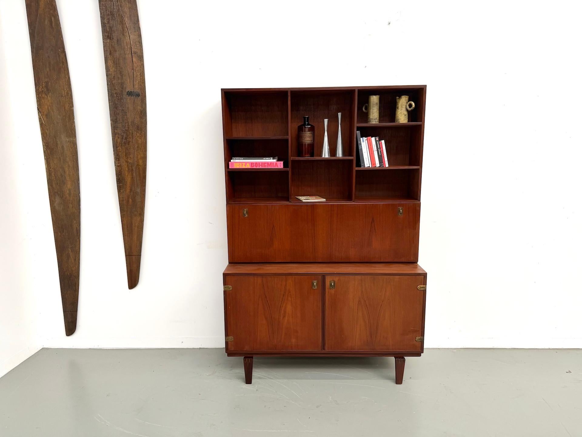 Teck Buffet en teck et laiton avec bibliothèque, 1963, par Peter Løvig Nielsen en vente