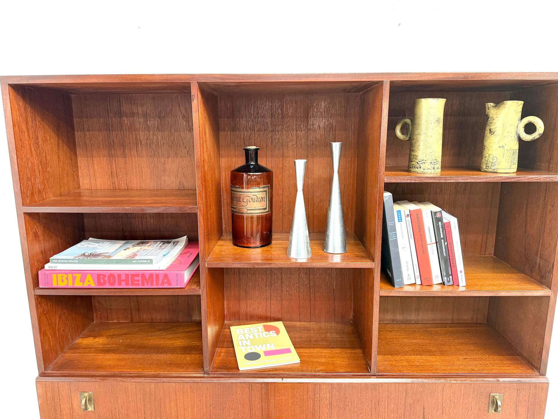 Buffet en teck et laiton avec bibliothèque, 1963, par Peter Løvig Nielsen en vente 1