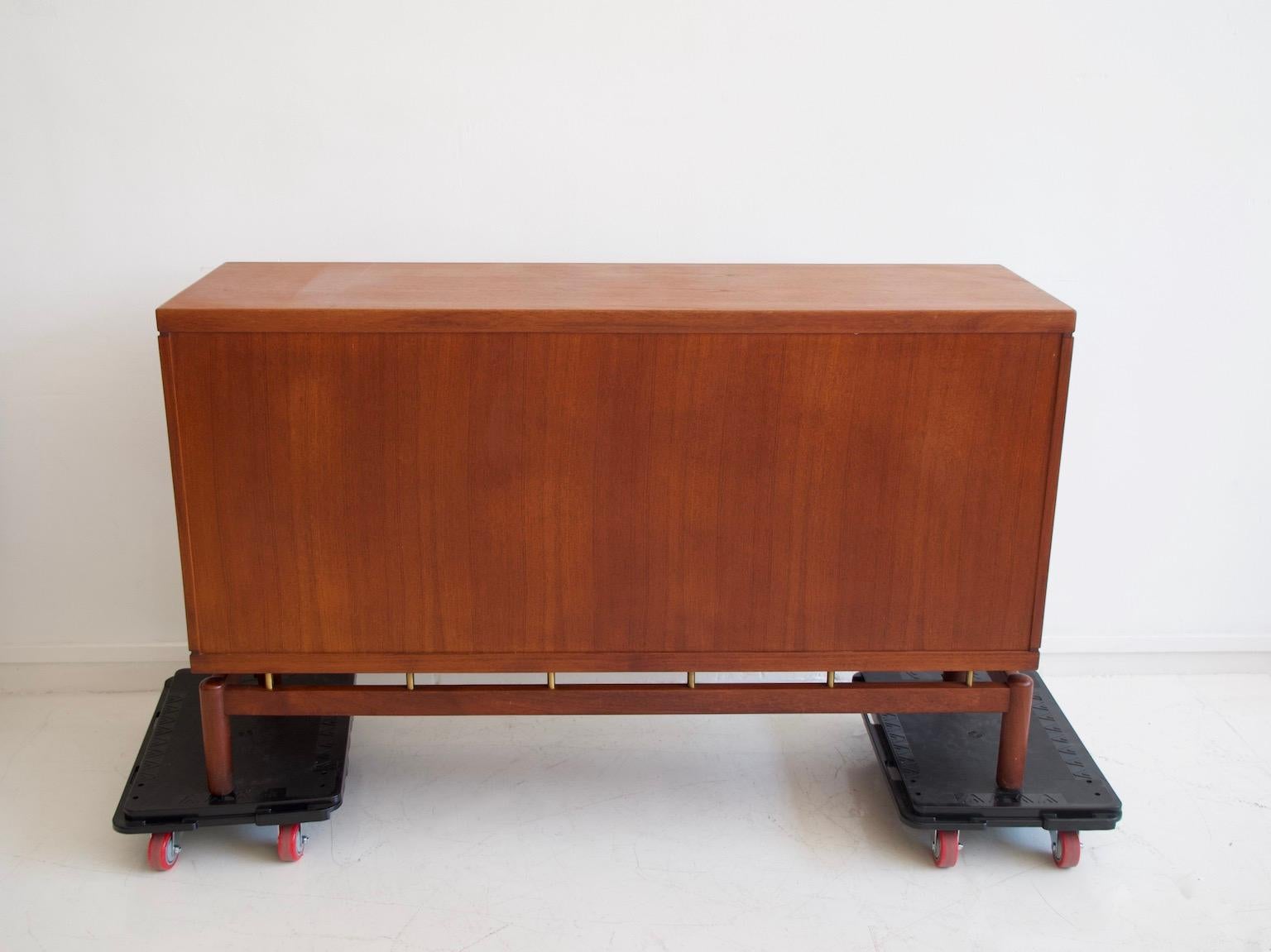 Credenza con cassetti in teak e ottone di La Permanente Mobili Cantù in vendita 7