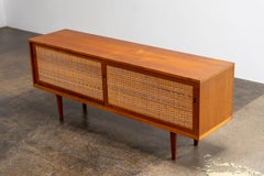 Buffet Ry 26 en teck et rotin par Hans Wegner Ry Møbler, années 1960