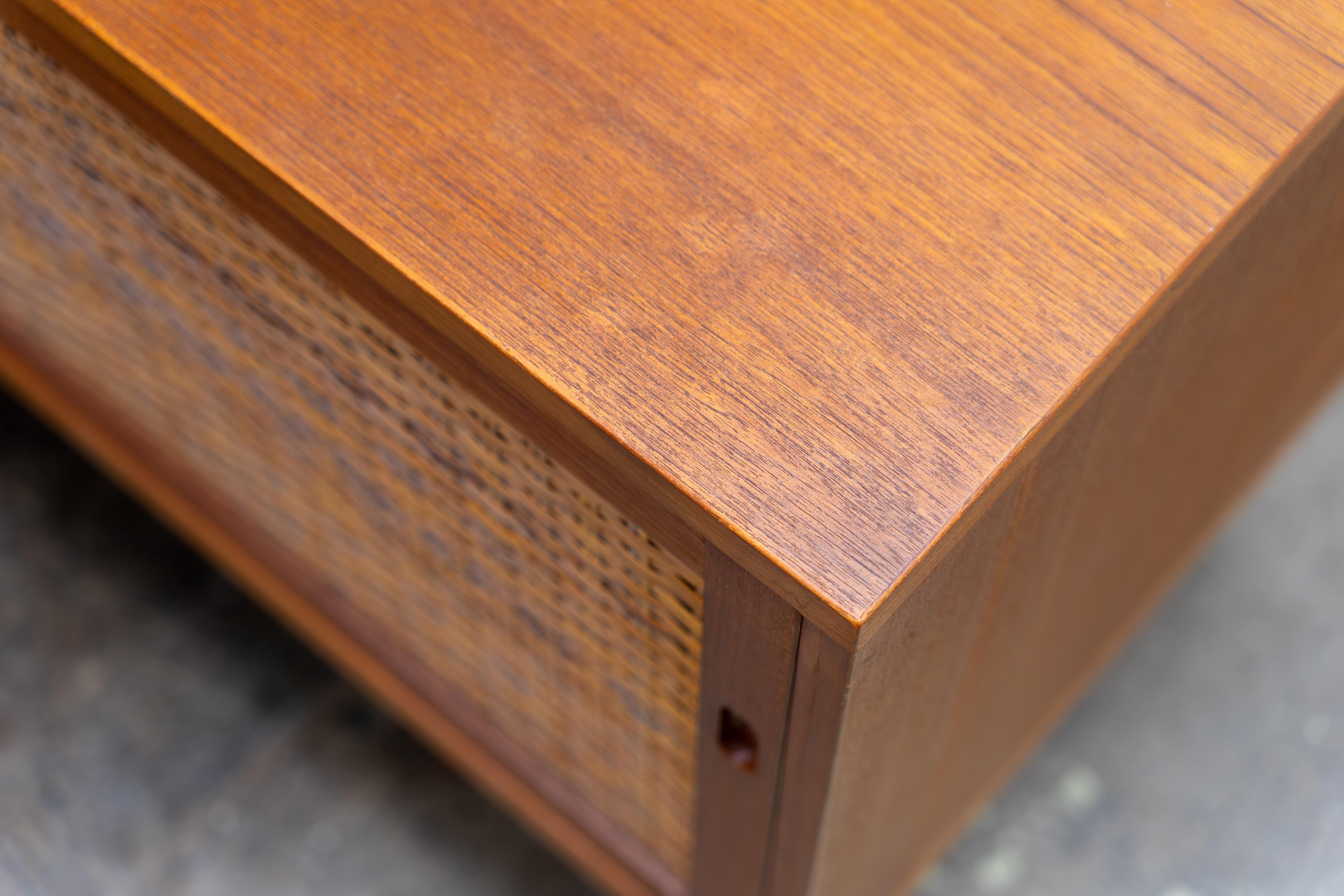 Rattan Credenza Ry 26 in teak e canna di Hans Wegner Ry Møbler, anni '60 in vendita