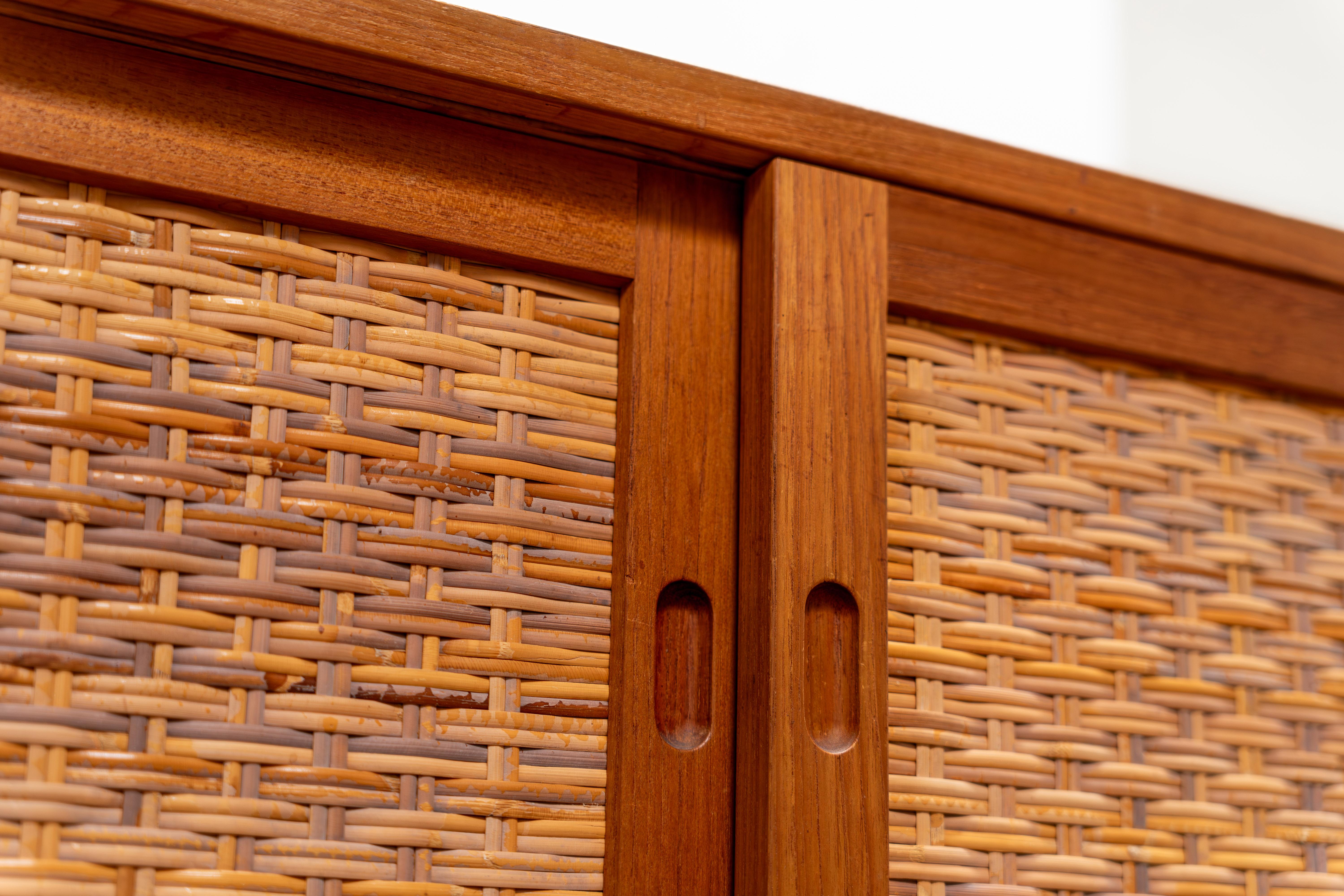 Credenza Ry 26 in teak e canna di Hans Wegner Ry Møbler, anni '60 in vendita 2