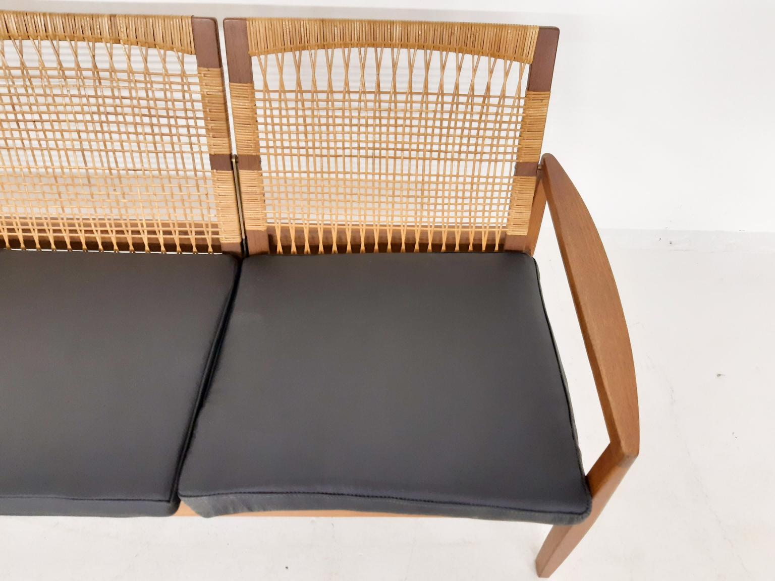 Sofa aus Teakholz und Schilfrohr von Hans Olsen für Juul Kristensen, Dänemark, 1950er Jahre 1