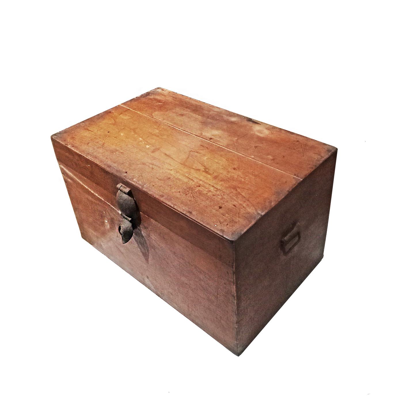Wood Trunk from Borneo, Early 20th Century For Sale 3