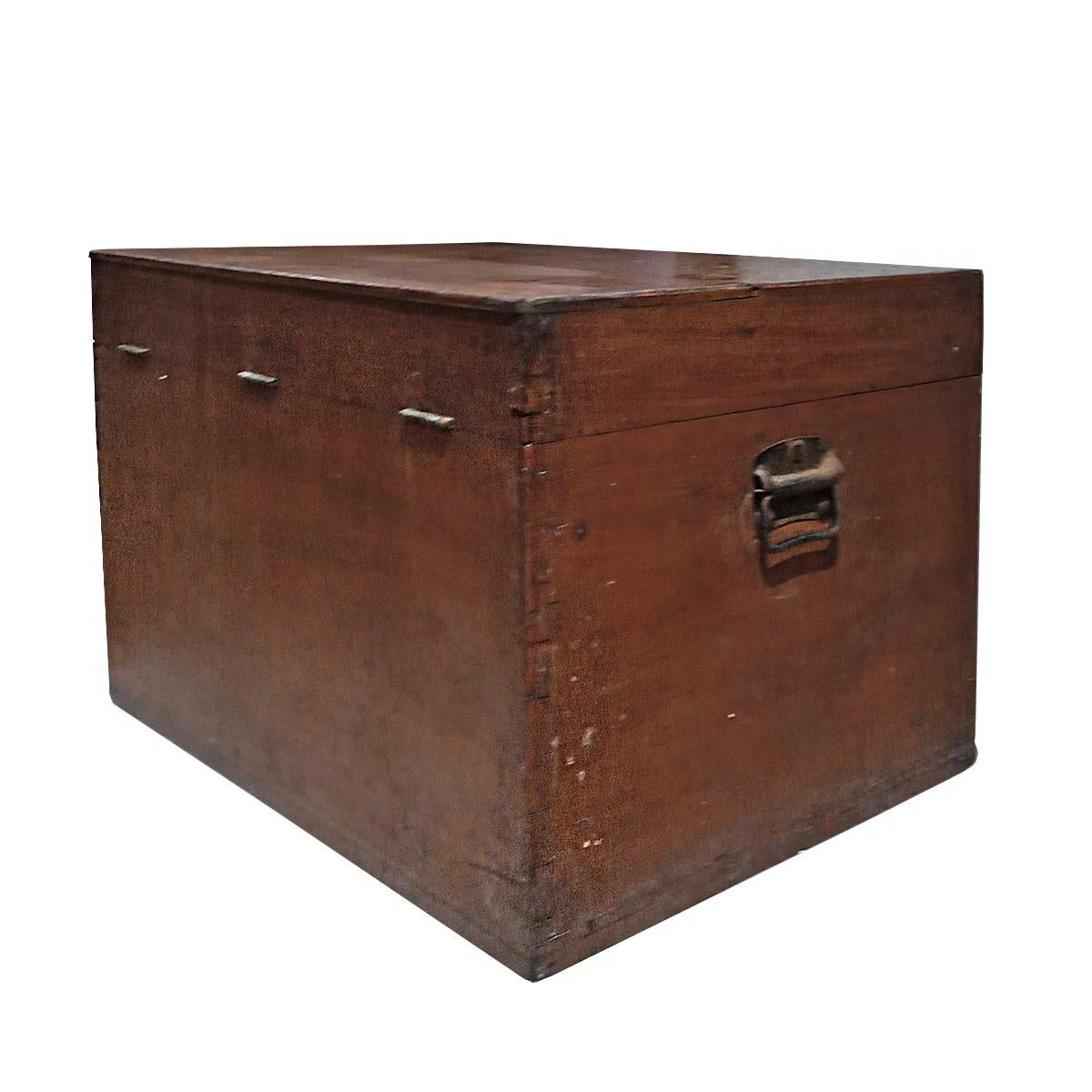Hand-Crafted Wood Trunk from Borneo, Early 20th Century For Sale