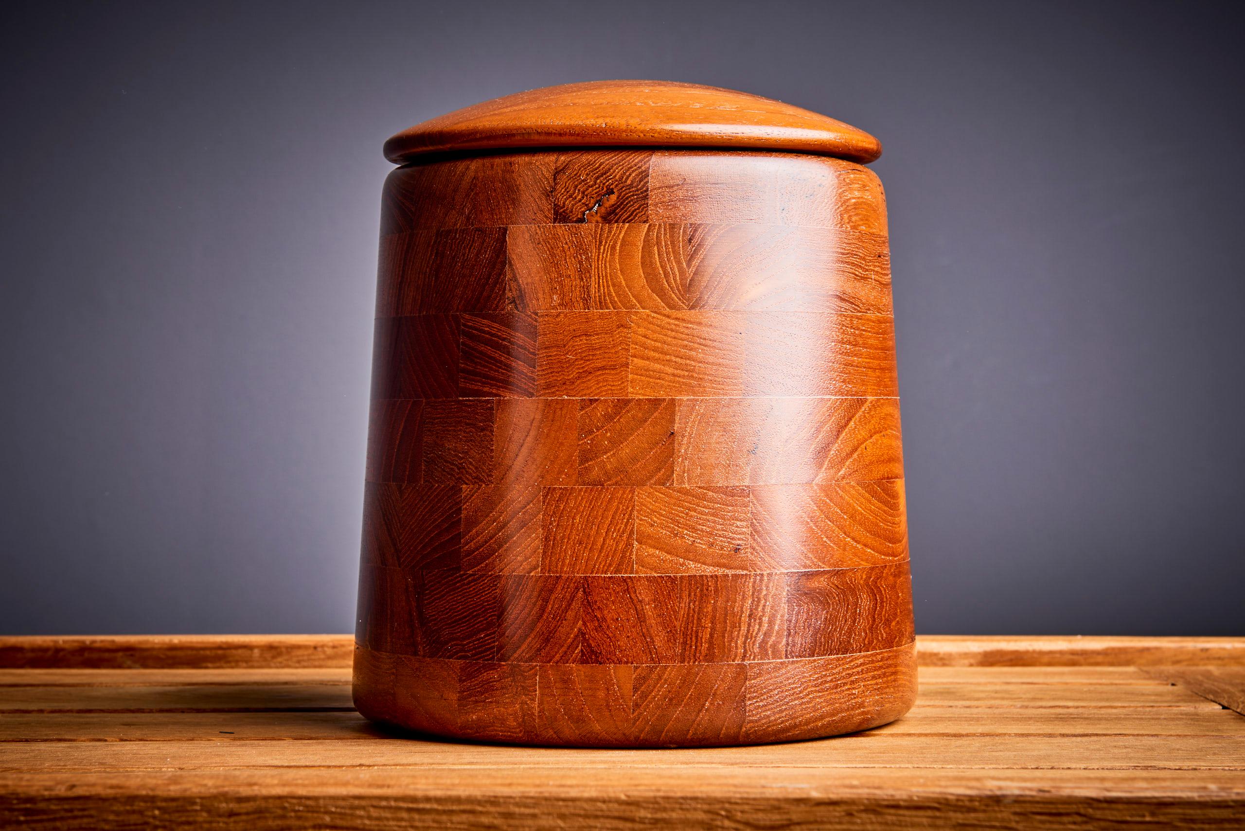 Teak and Cork Ice Bucket in excellent condition For Sale 4