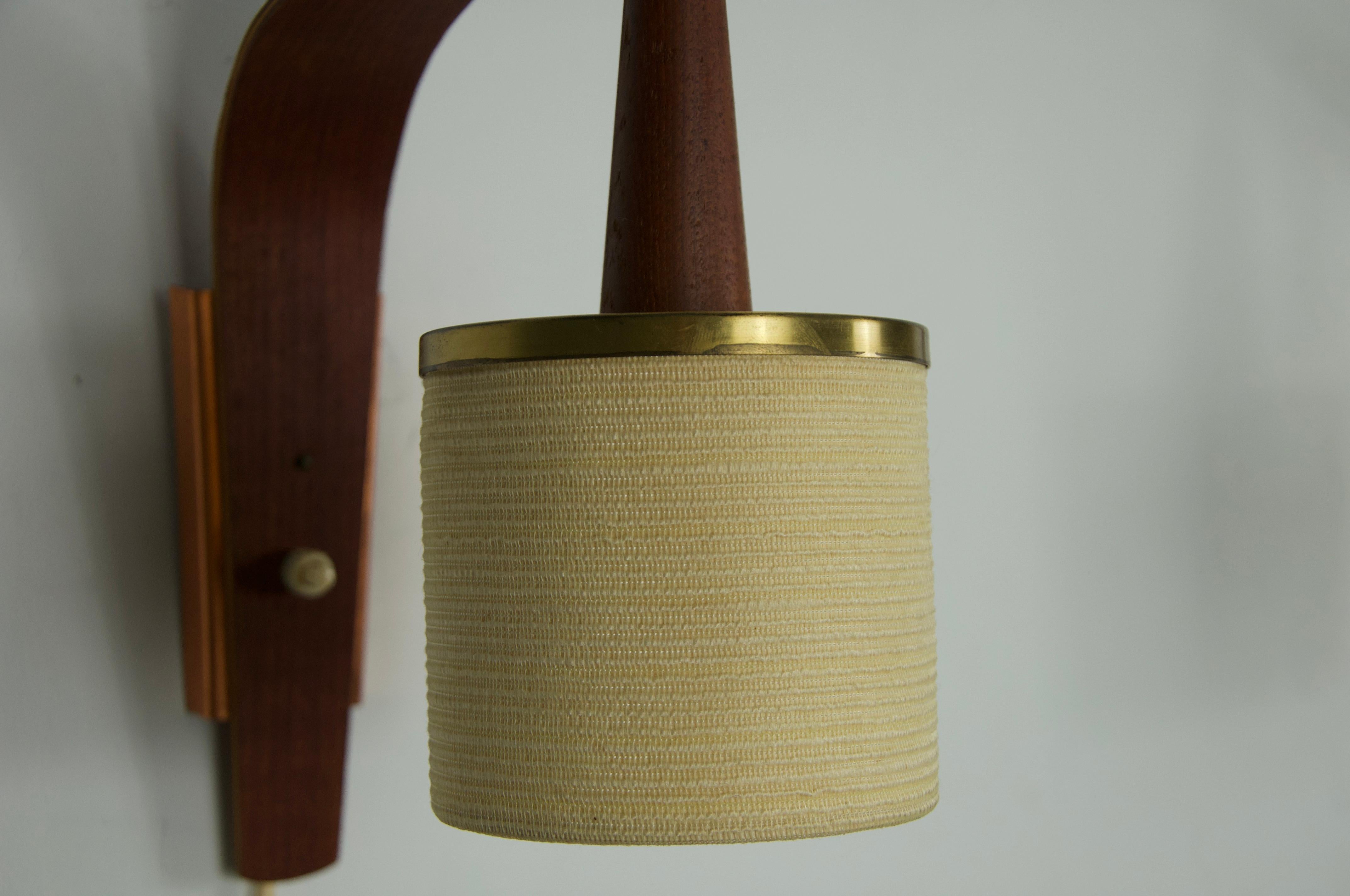 Lampade da parete in teak e con paralume in tessuto, anni '60, Germania in vendita 4