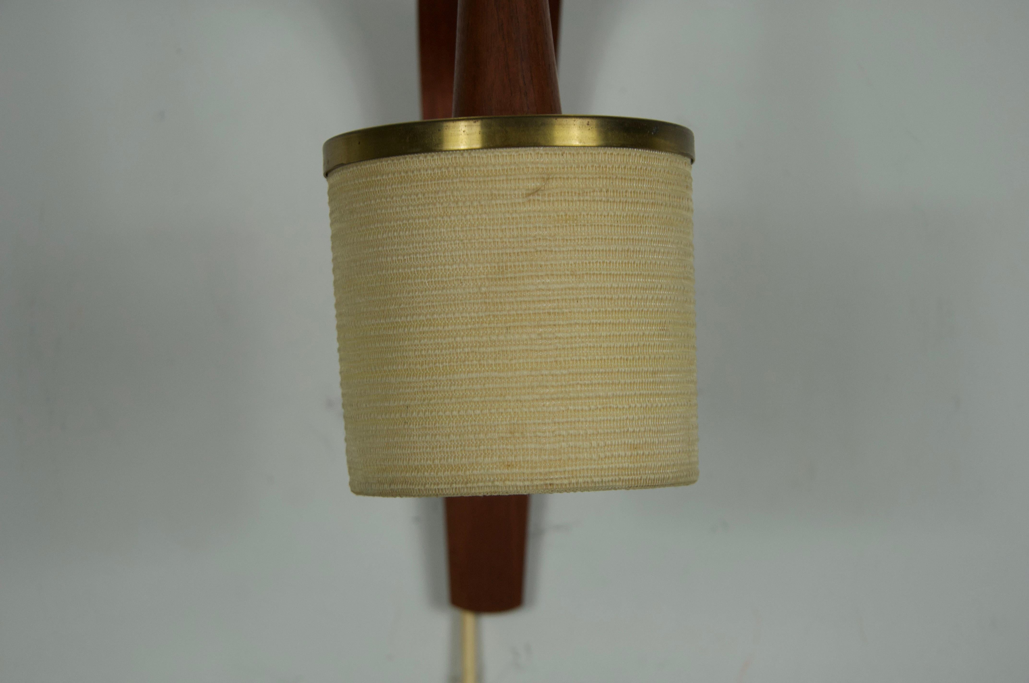 Lampade da parete in teak e con paralume in tessuto, anni '60, Germania in vendita 5