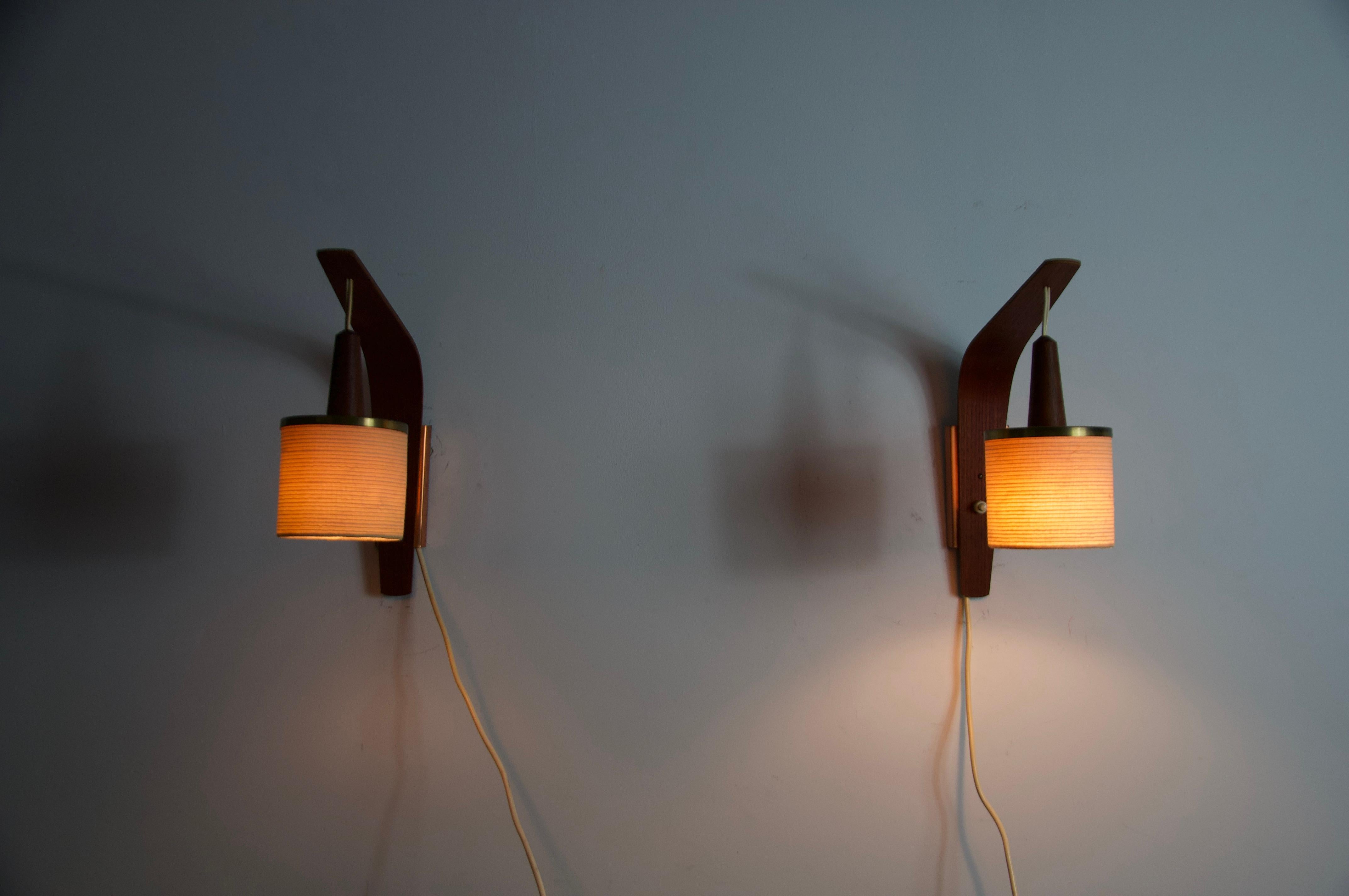 Lampade da parete in teak e con paralume in tessuto, anni '60, Germania in vendita 6