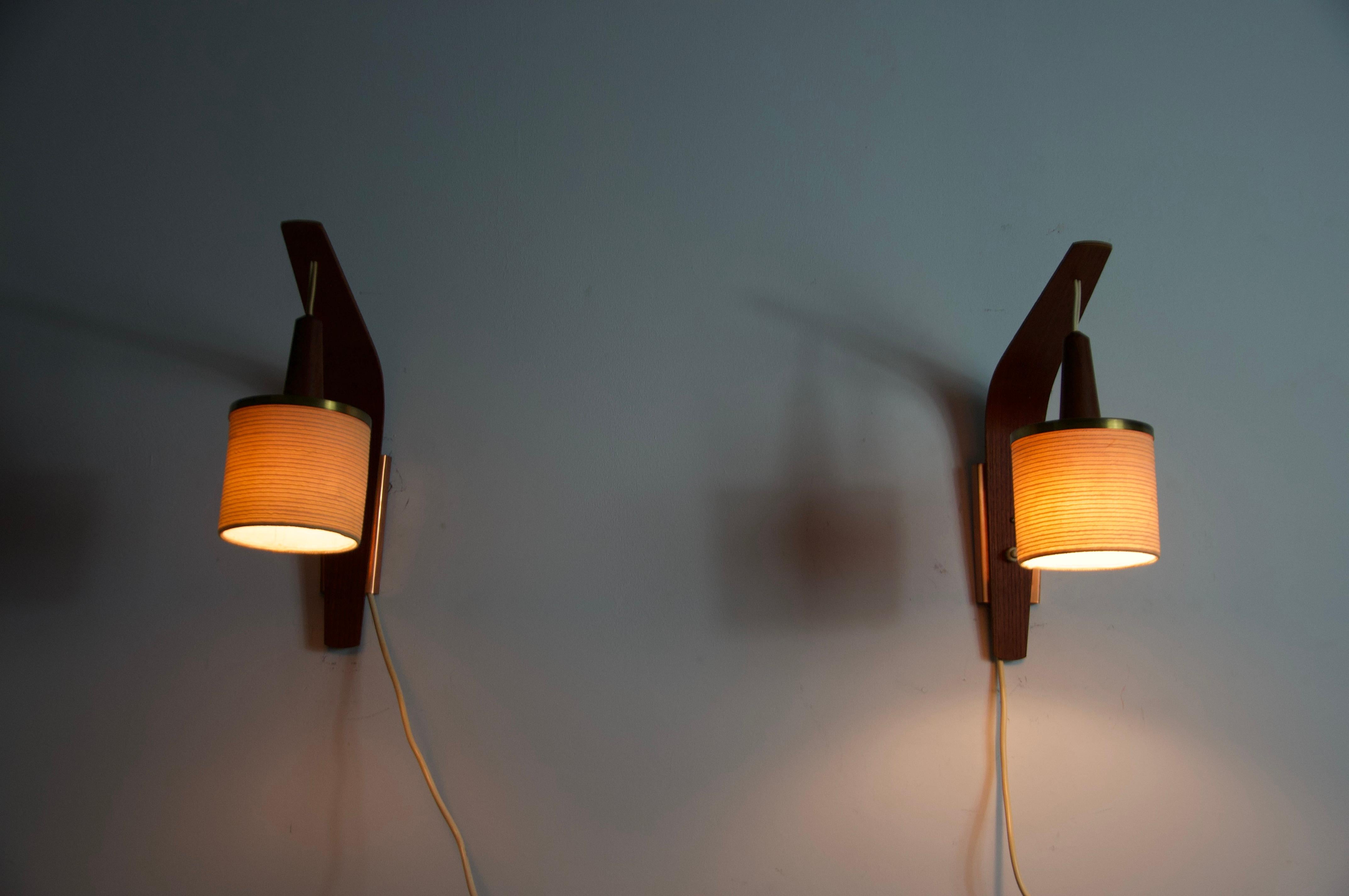 Lampade da parete in teak e con paralume in tessuto, anni '60, Germania in vendita 7