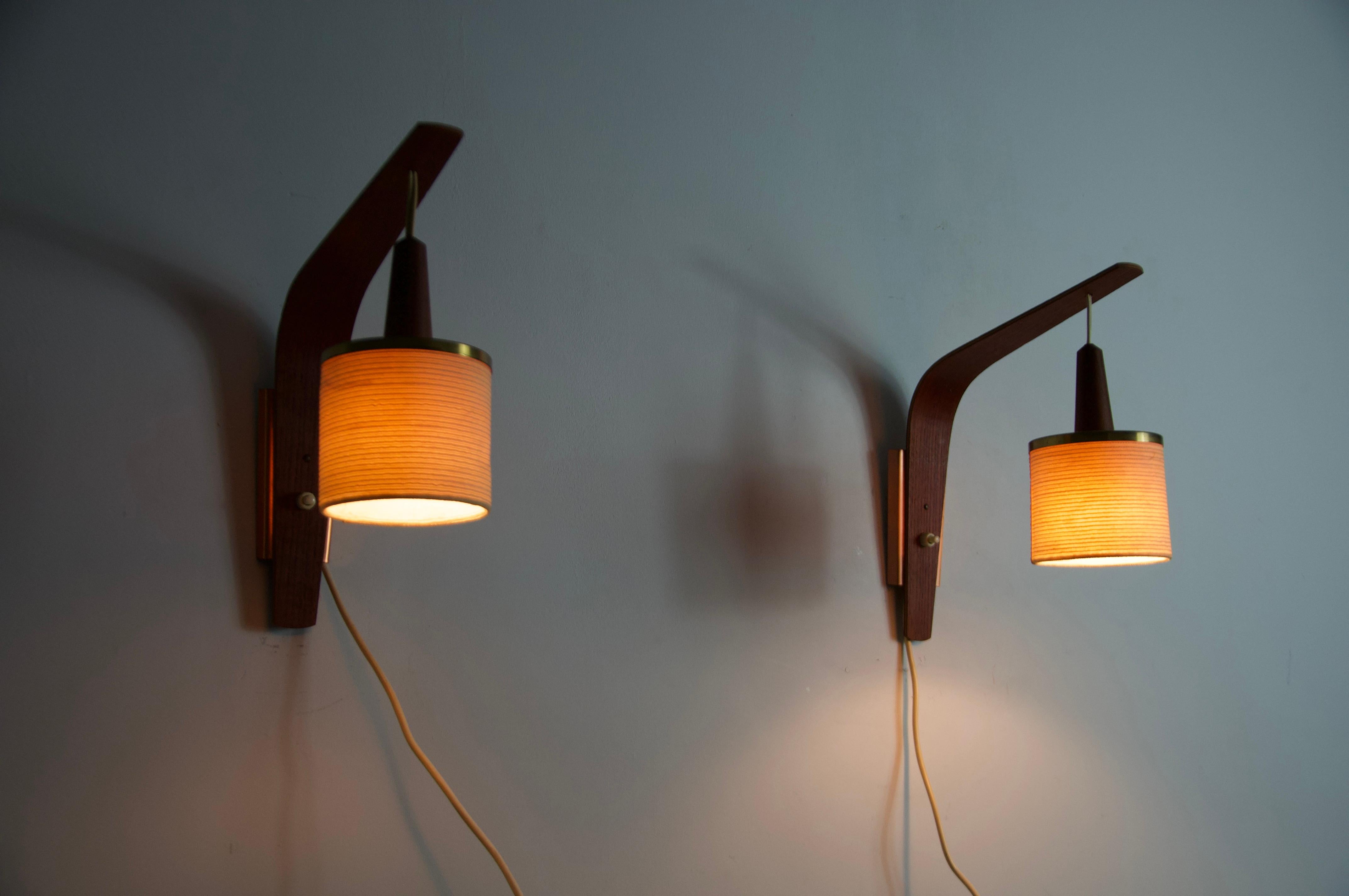 Lampade da parete in teak e con paralume in tessuto, anni '60, Germania in vendita 8